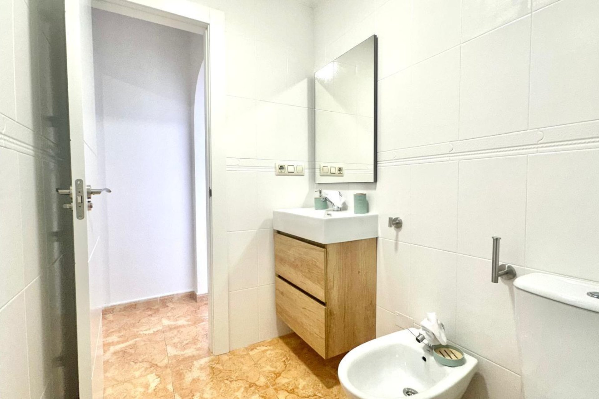 Wiederverkauf - Bungalow -
Torrevieja - Playa de los Locos