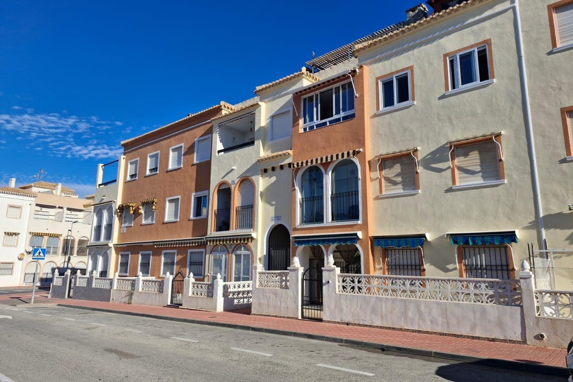 Wiederverkauf - Bungalow -
Torrevieja - Playa De Los Naufragos