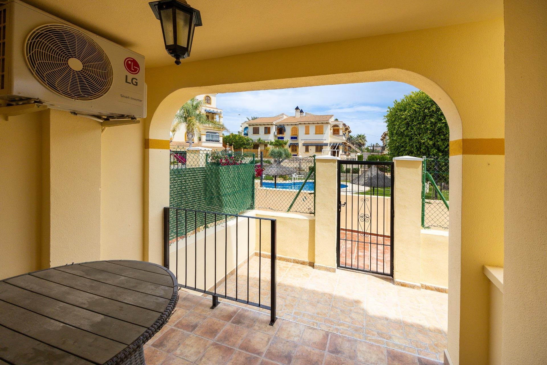 Wiederverkauf - Bungalow -
Torrevieja - Torre La Mata