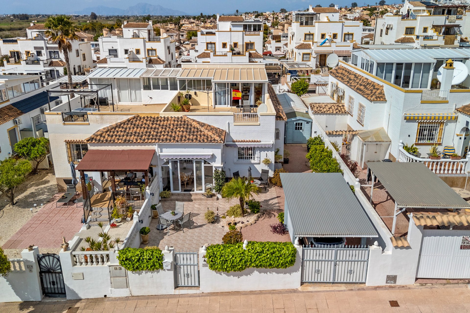 Wiederverkauf - Quad House -
La Marina - Costa Blanca
