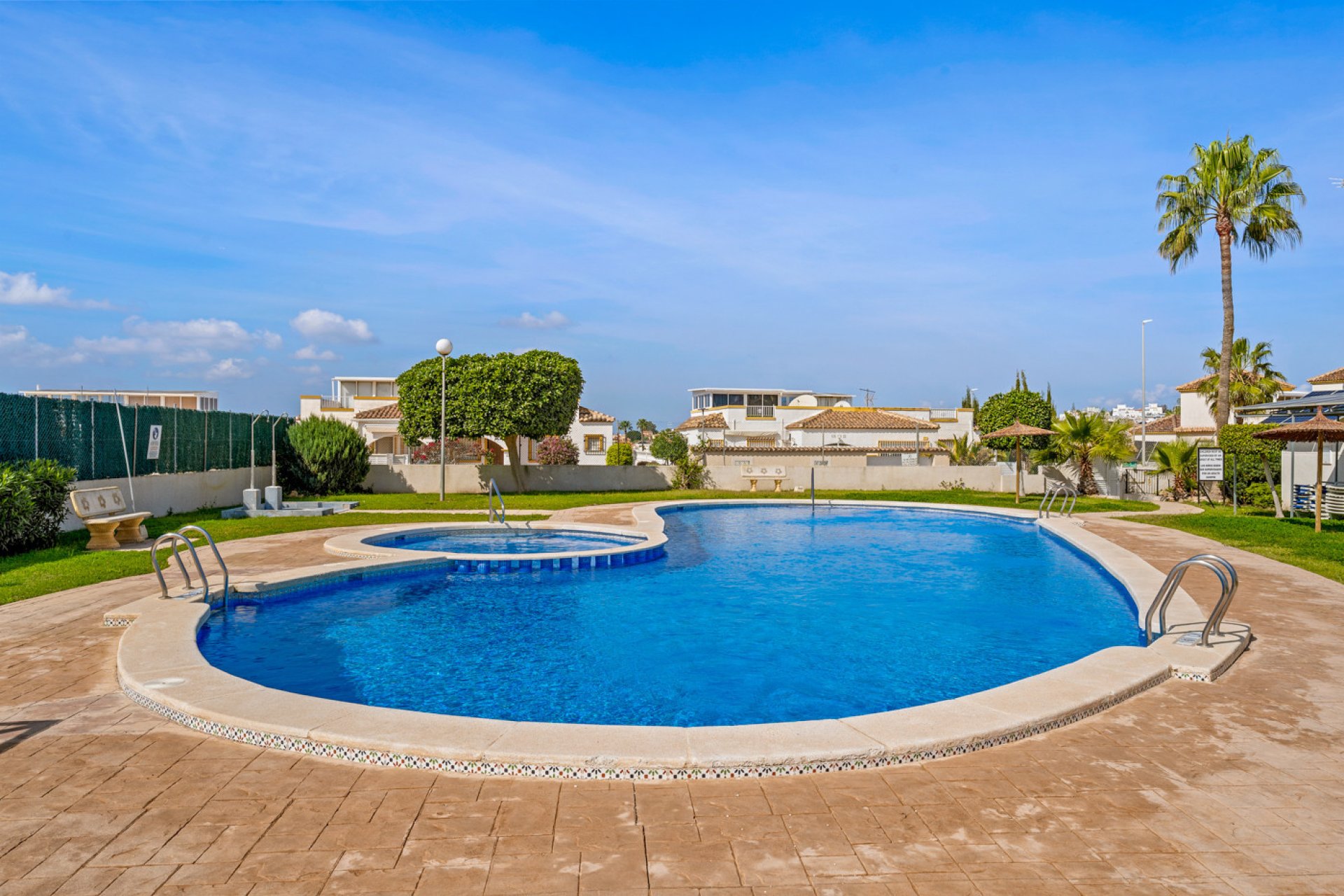 Wiederverkauf - Quad House -
La Marina - Costa Blanca
