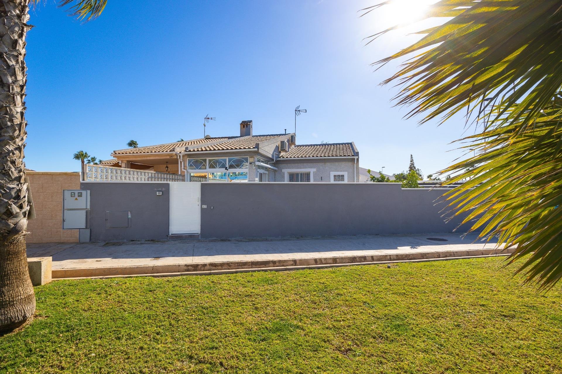 Wiederverkauf - Semi Detached -
Torrevieja - Aguas Nuevas