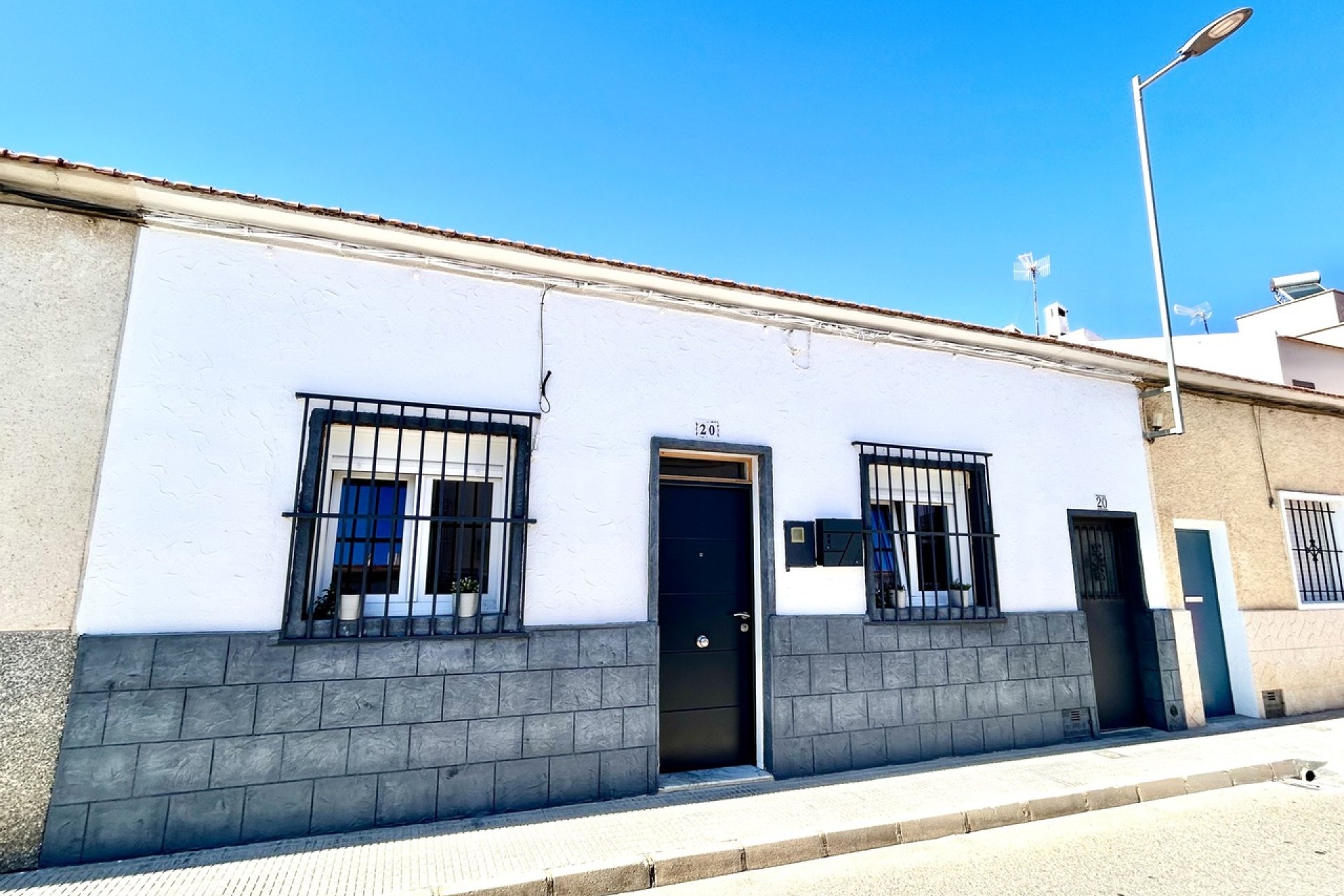 Wiederverkauf - Stadthaus -
San Miguel de Salinas - Inland