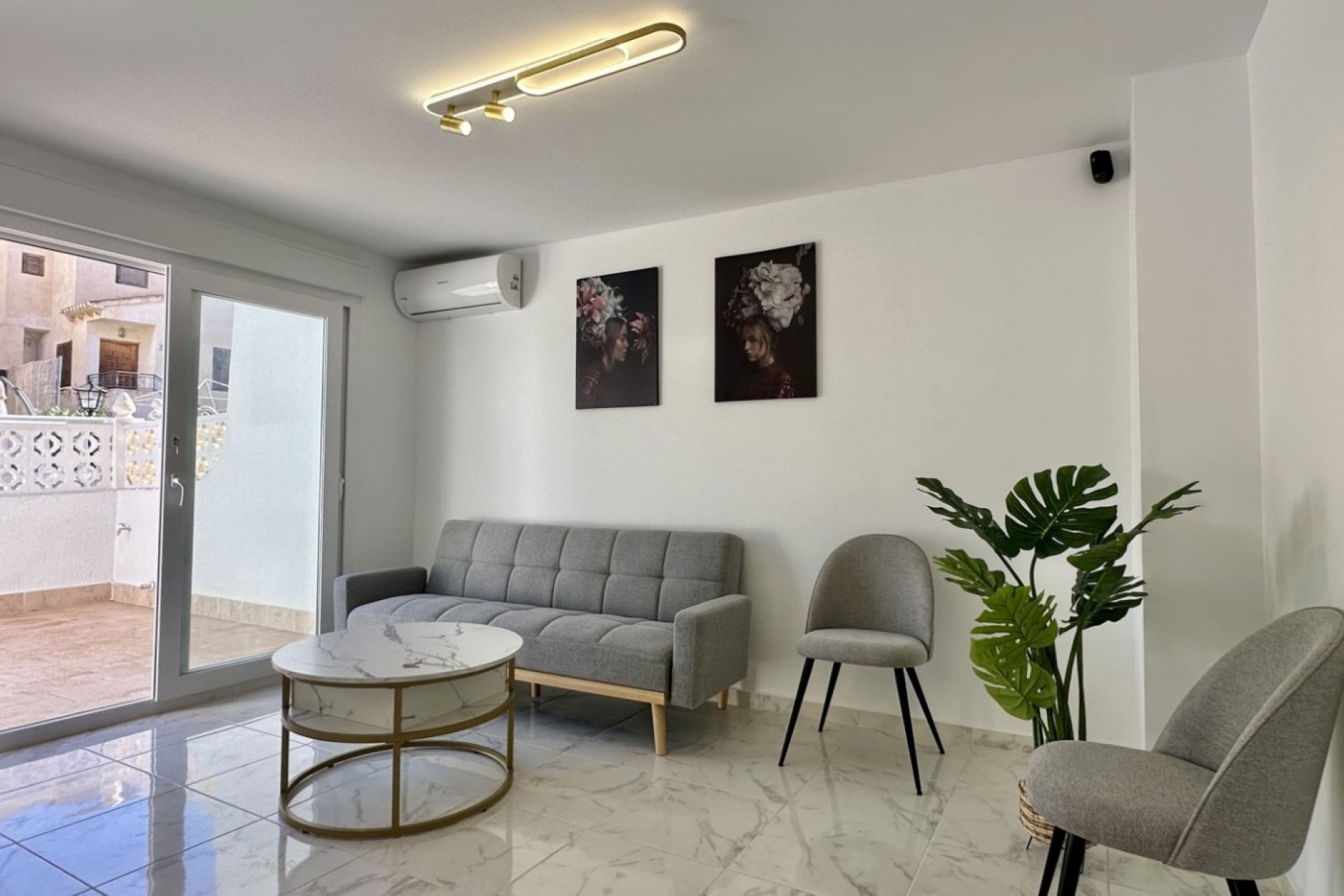 Wiederverkauf - Stadthaus -
Torrevieja - Costa Blanca