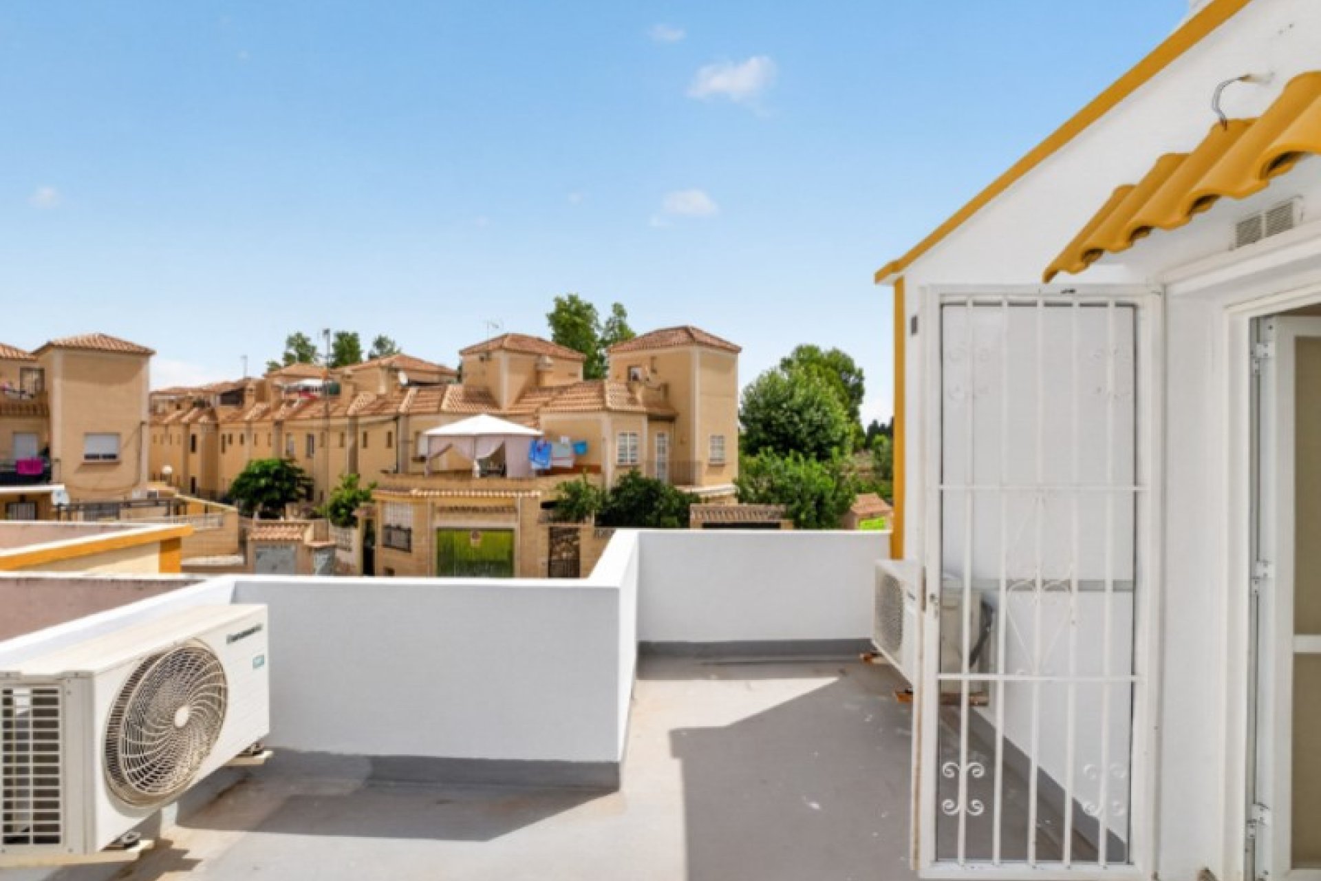Wiederverkauf - Stadthaus -
Torrevieja - Costa Blanca