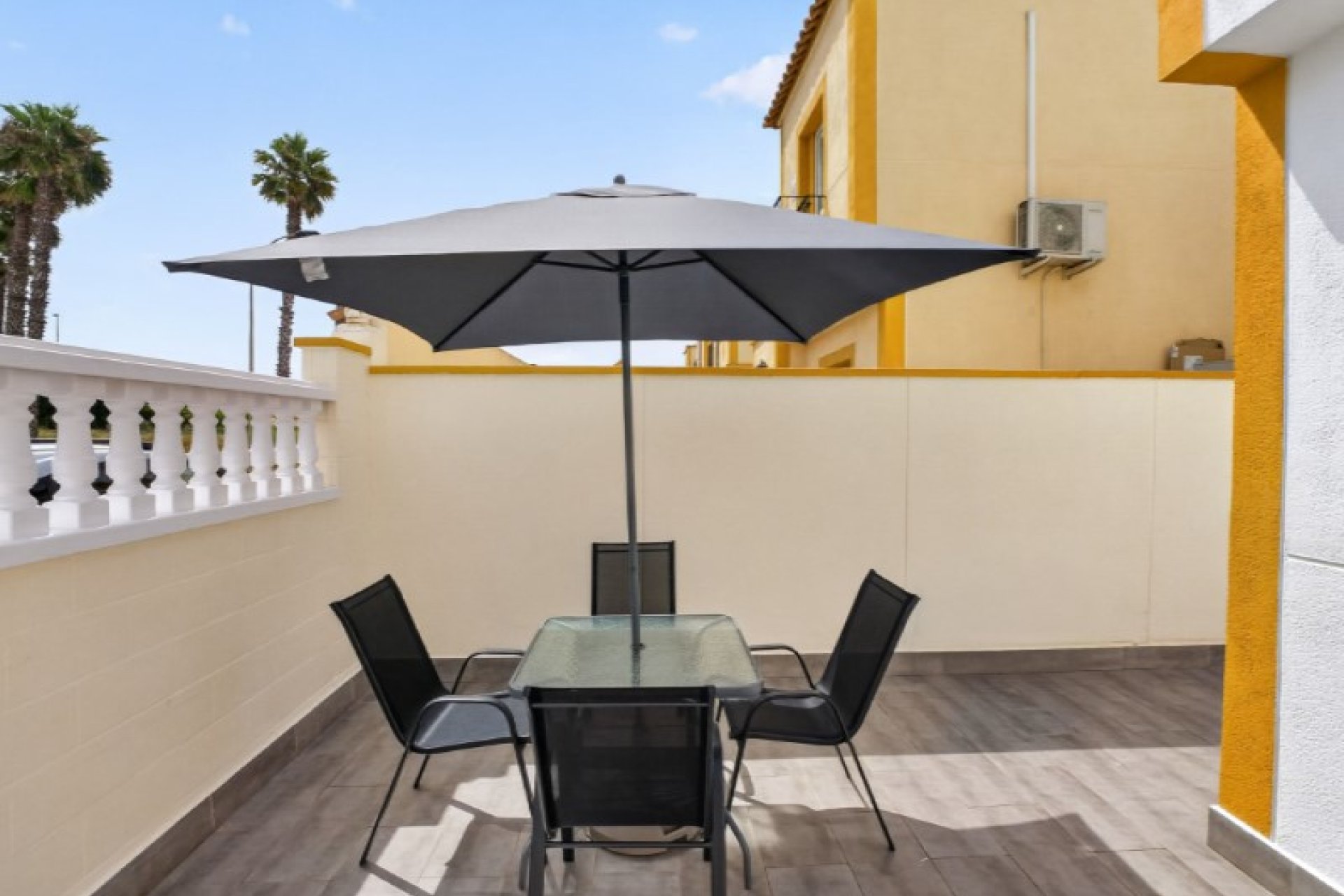 Wiederverkauf - Stadthaus -
Torrevieja - Costa Blanca
