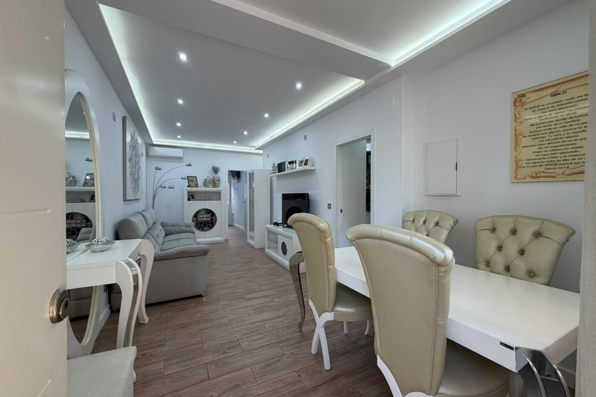 Wiederverkauf - Stadthaus -
Torrevieja - Nueva Torrevieja