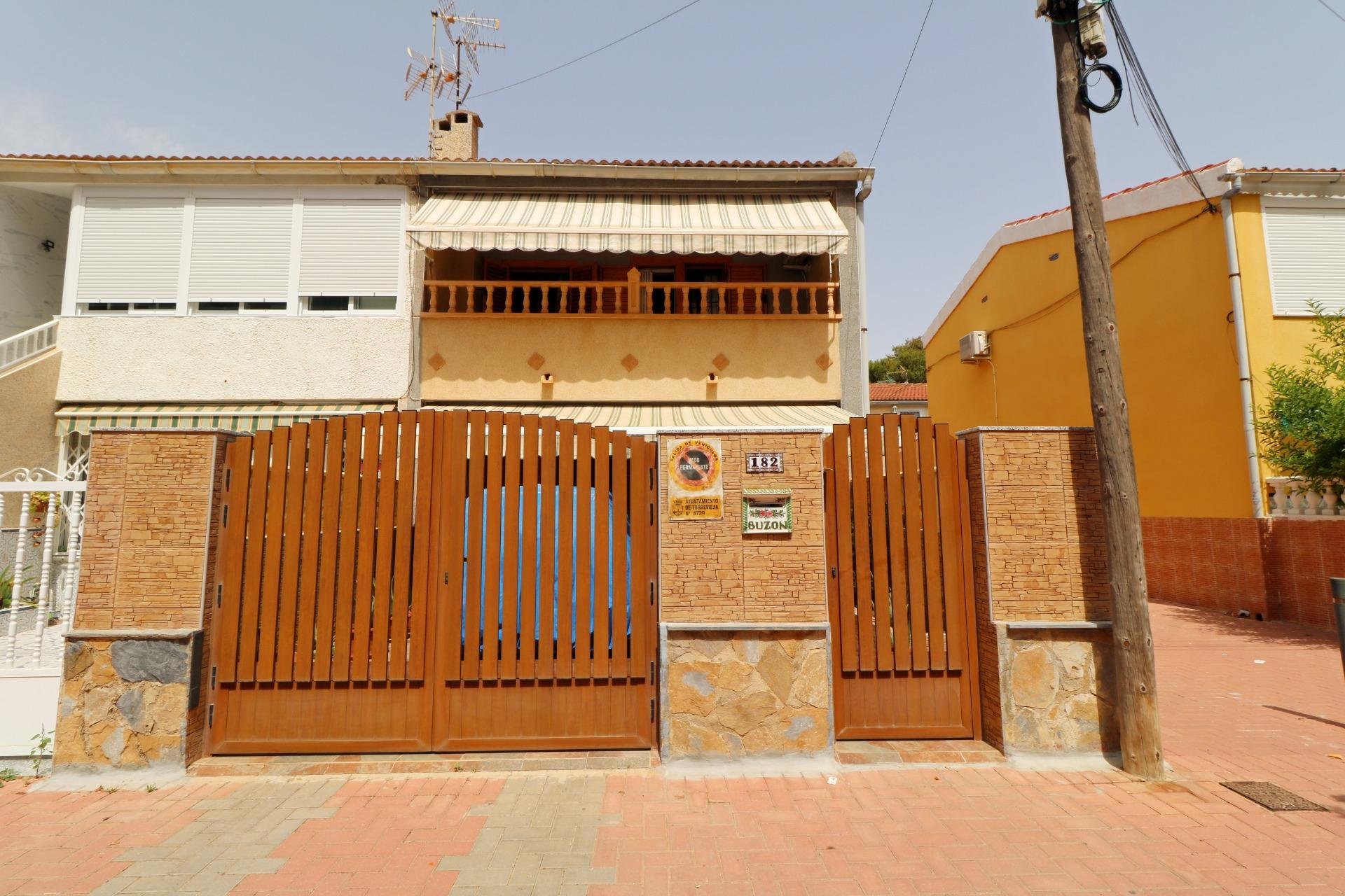 Wiederverkauf - Stadthaus -
Torrevieja - Playa De Los Naufragos