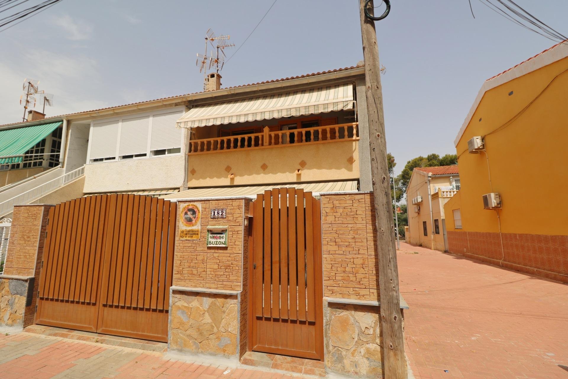 Wiederverkauf - Stadthaus -
Torrevieja - Playa De Los Naufragos
