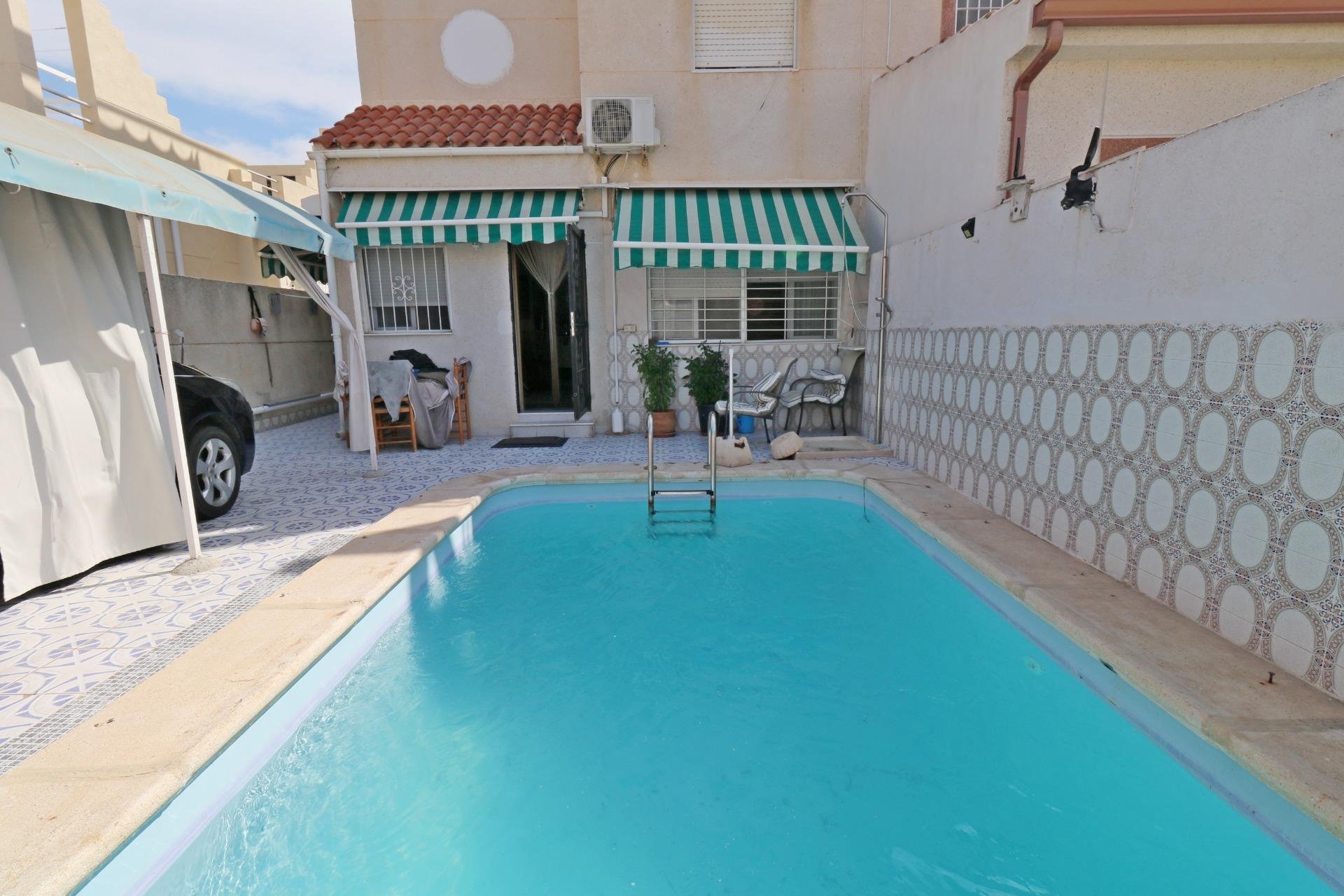 Wiederverkauf - Stadthaus -
Torrevieja - Torretas