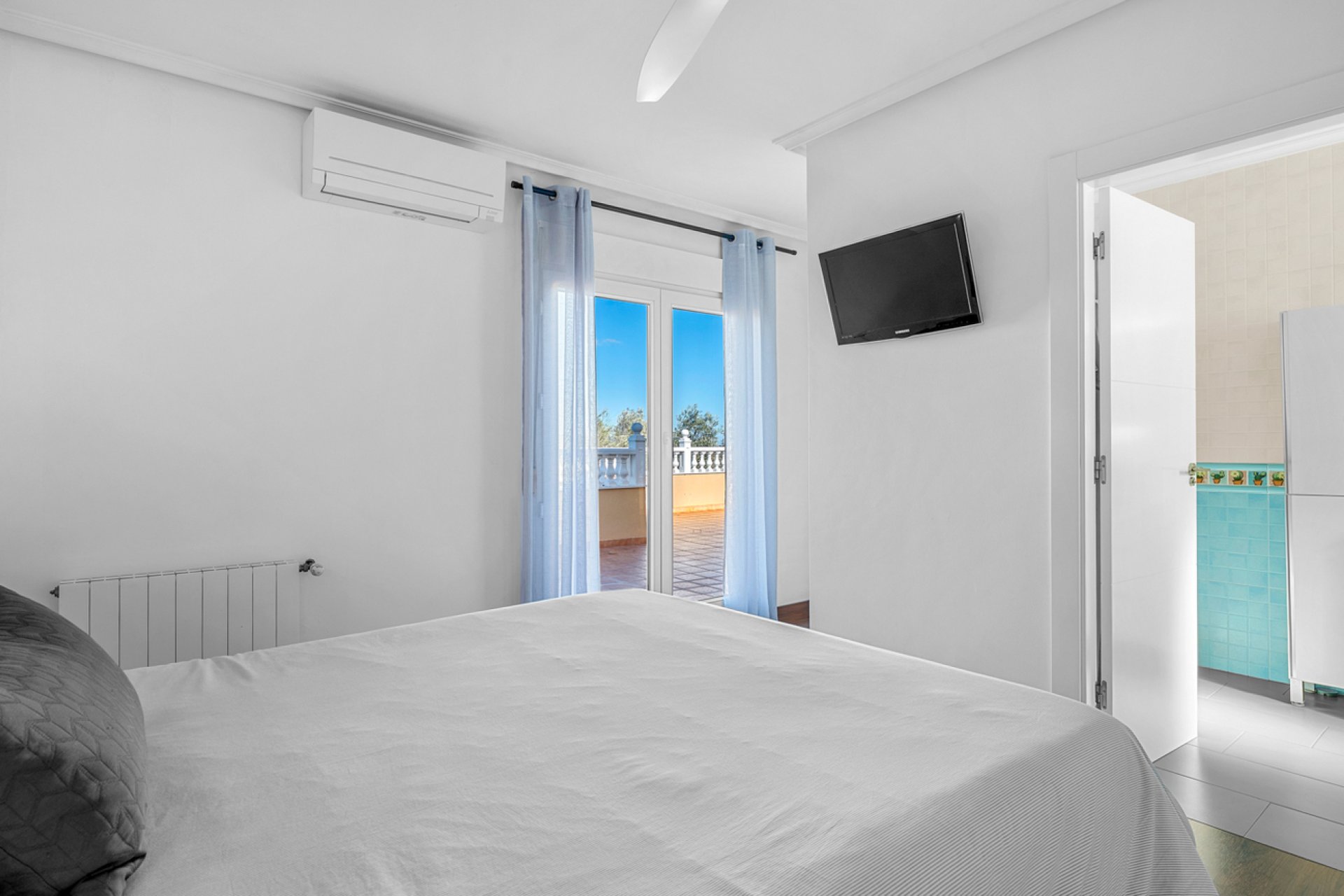 Wiederverkauf - Villa -
Ciudad De Las Comunicaciones - Costa Blanca