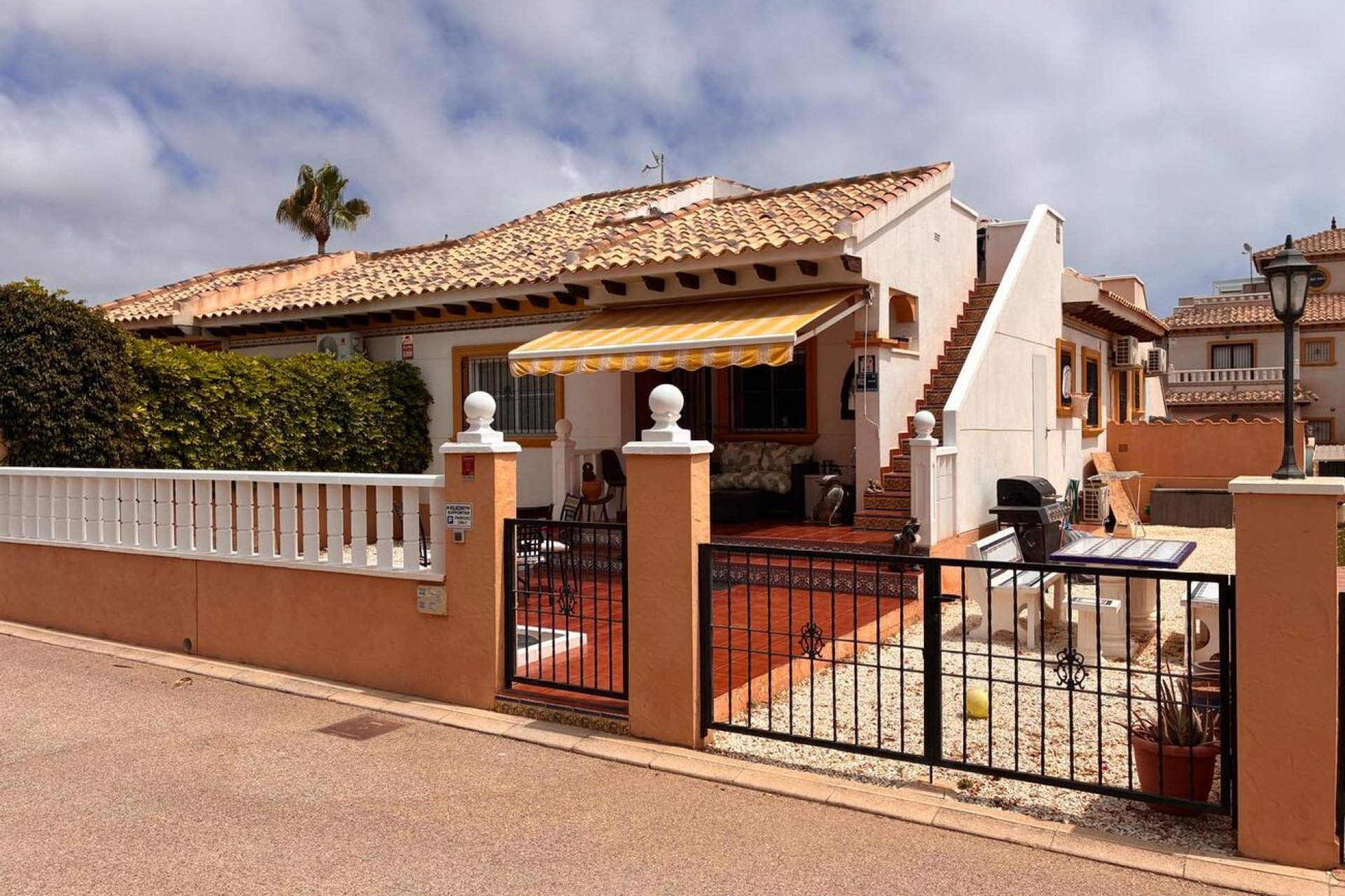 Wiederverkauf - Villa / Doppelhaushälfte -
Lomas de Caboroig - Costa Blanca