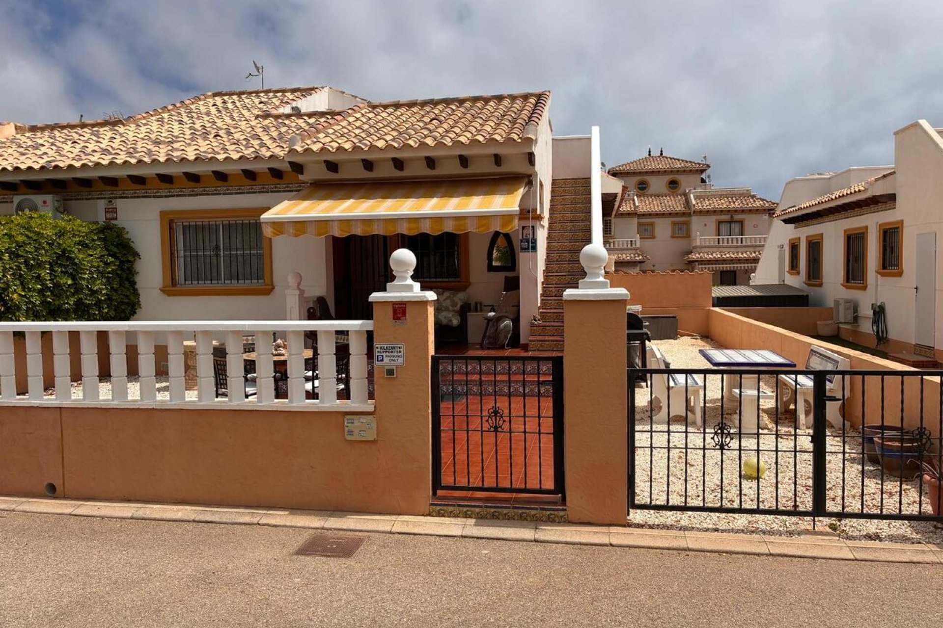 Wiederverkauf - Villa / Doppelhaushälfte -
Lomas de Caboroig - Costa Blanca