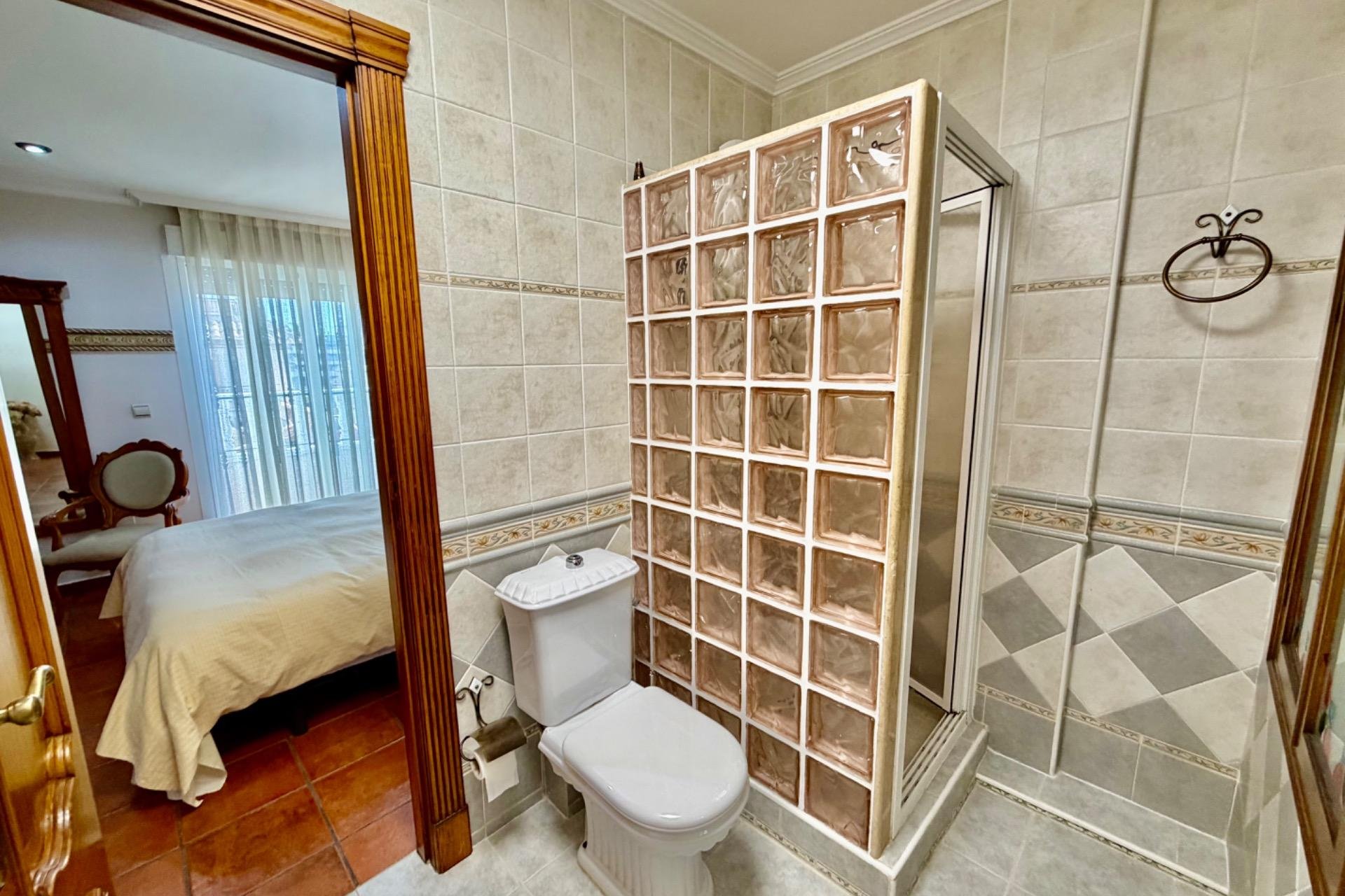 Wiederverkauf - Villa / Doppelhaushälfte -
Orihuela Costa - La Zenia