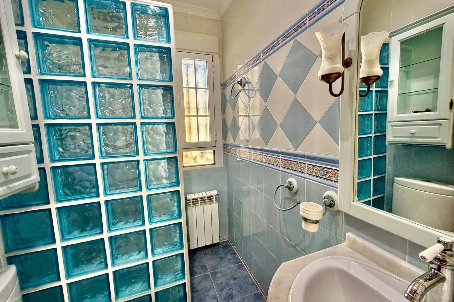 Wiederverkauf - Villa / Doppelhaushälfte -
Orihuela Costa - La Zenia