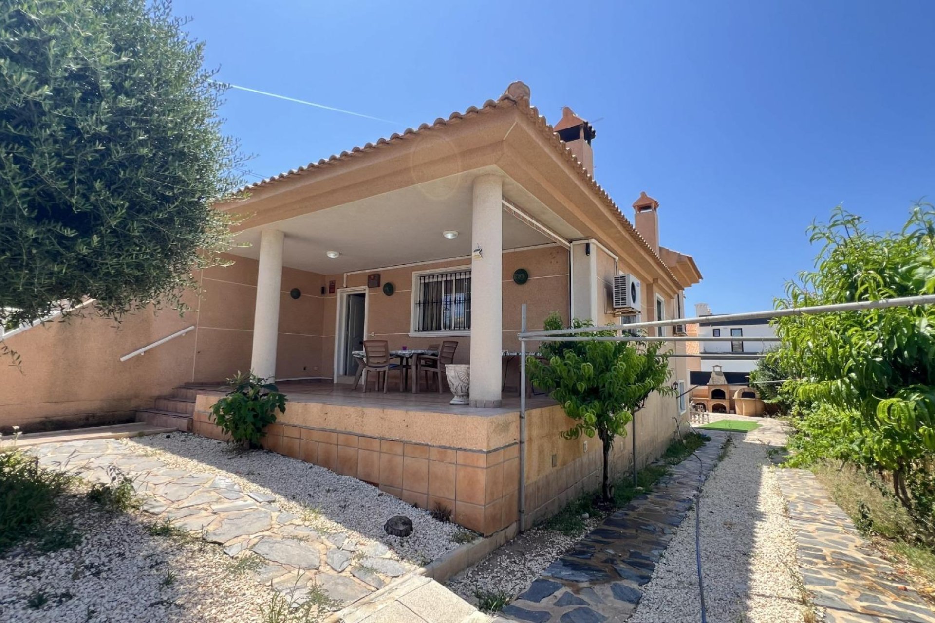 Wiederverkauf - Villa / Doppelhaushälfte -
Torrevieja - Aguas Nuevas