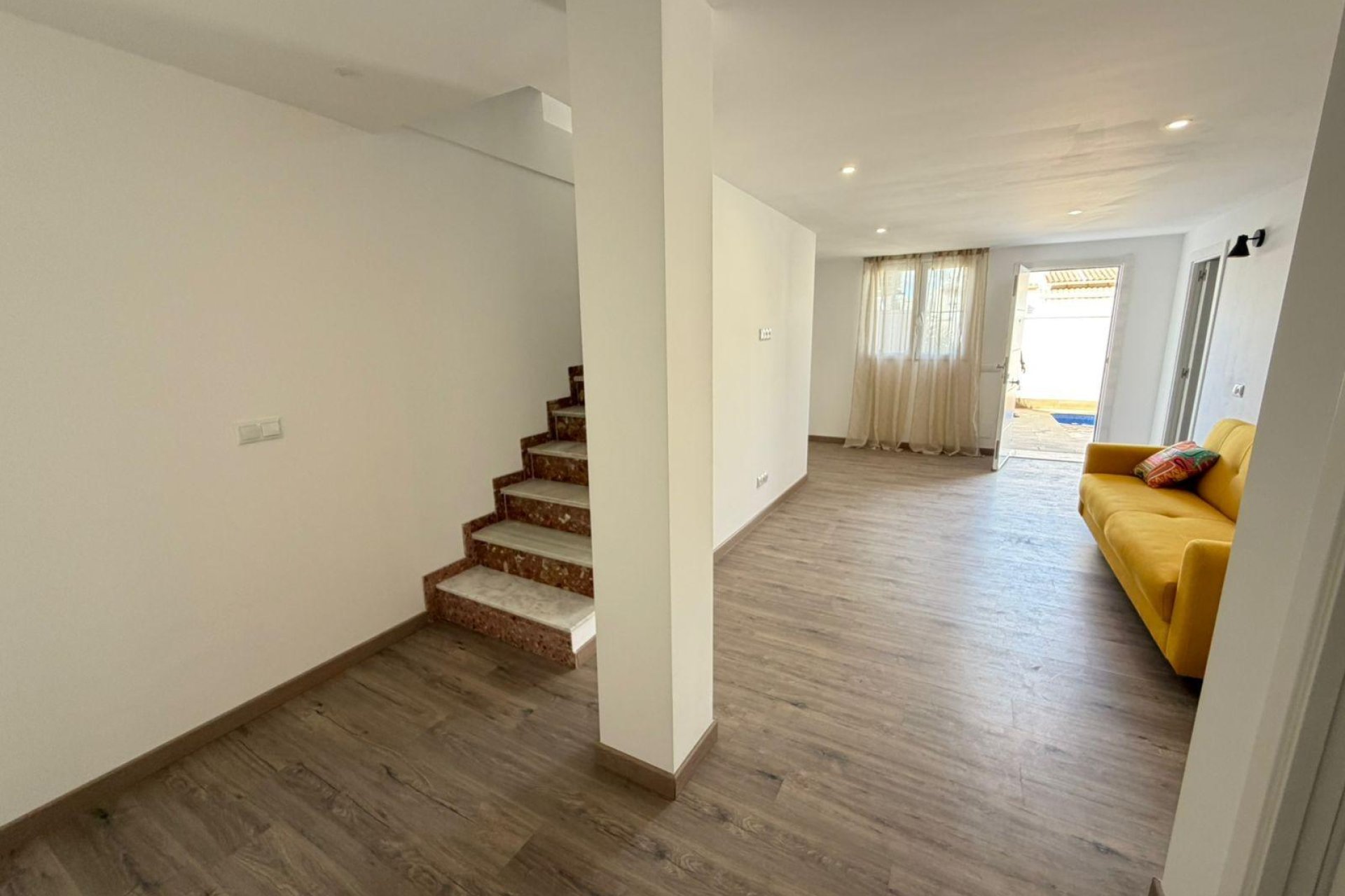 Wiederverkauf - Villa / Doppelhaushälfte -
Torrevieja - Cabo Cervera