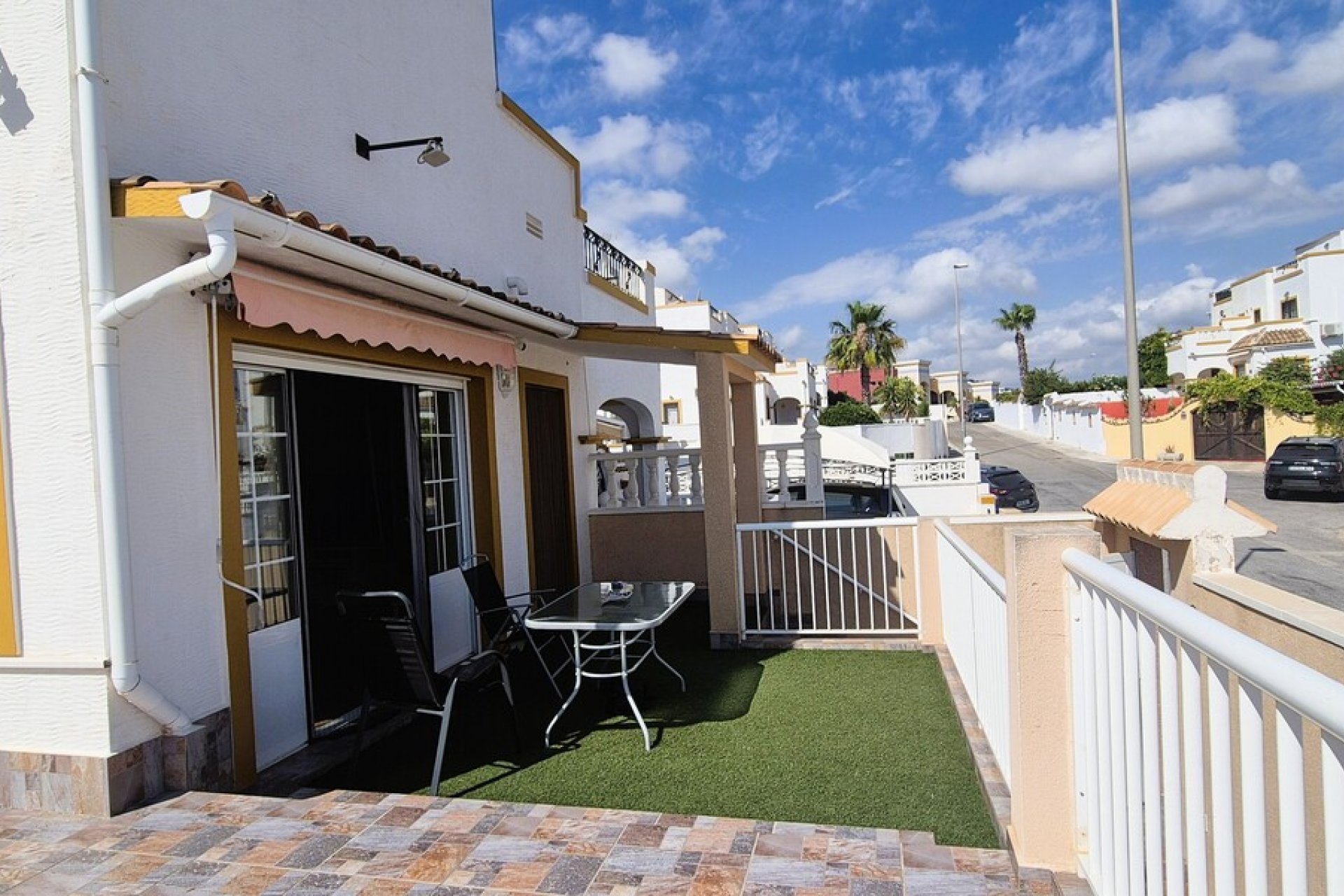 Wiederverkauf - Villa / Doppelhaushälfte -
Torrevieja - Costa Blanca