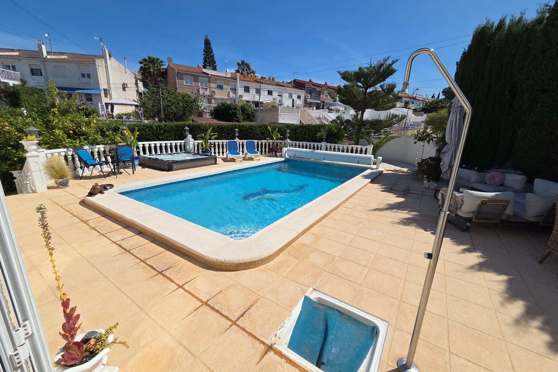 Wiederverkauf - Villa / Doppelhaushälfte -
Torrevieja - Los Balcones