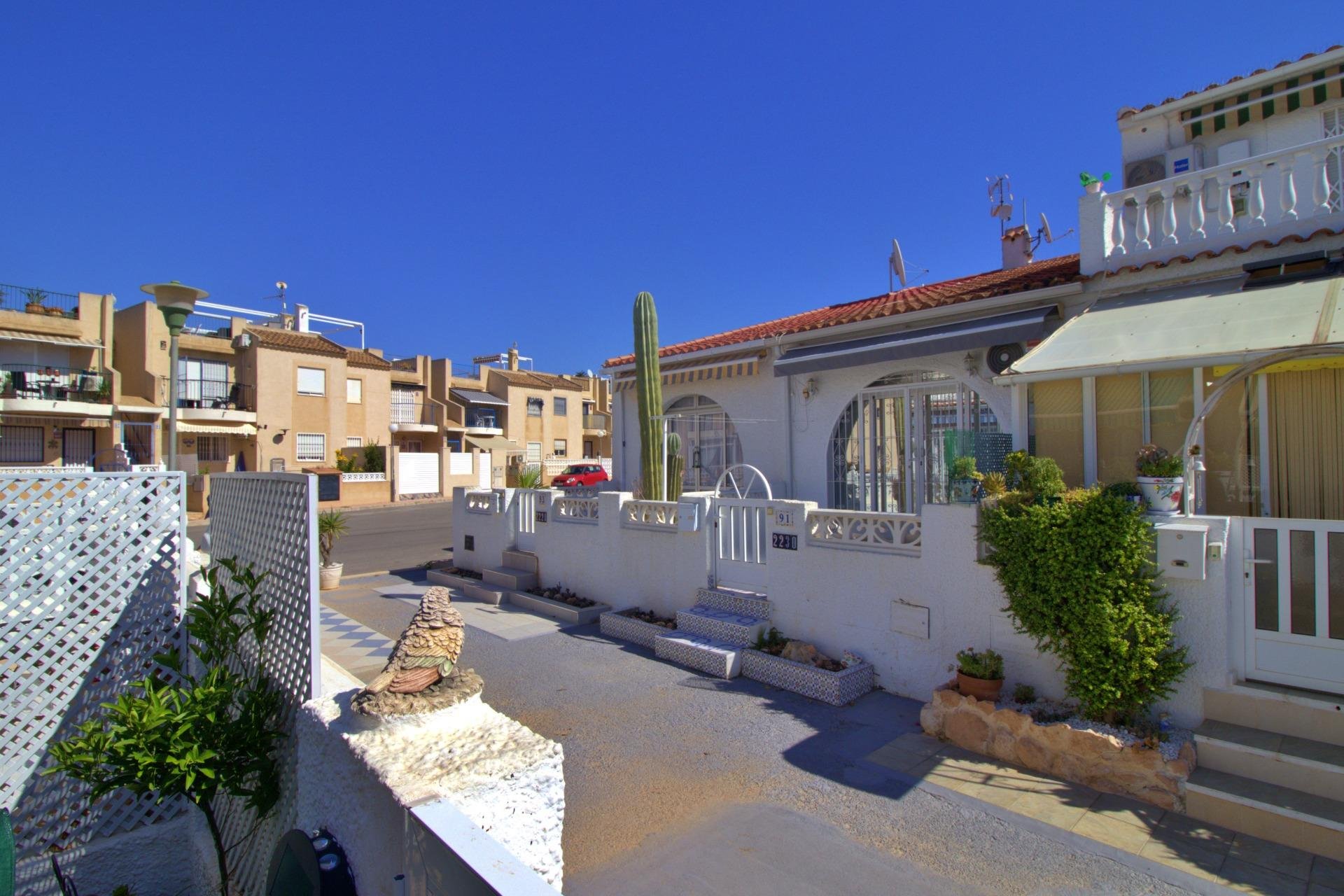 Wiederverkauf - Villa / Doppelhaushälfte -
Torrevieja - San Luis