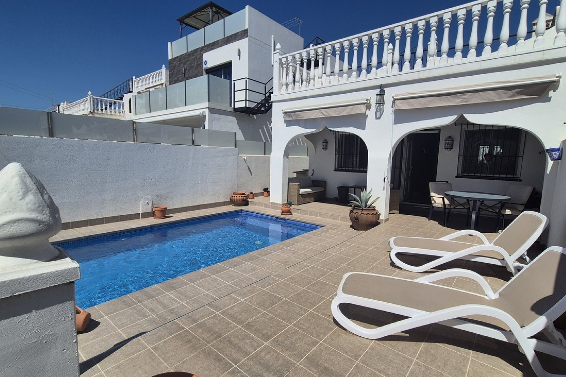 Wiederverkauf - Villa / Doppelhaushälfte -
Villamartin - Costa Blanca