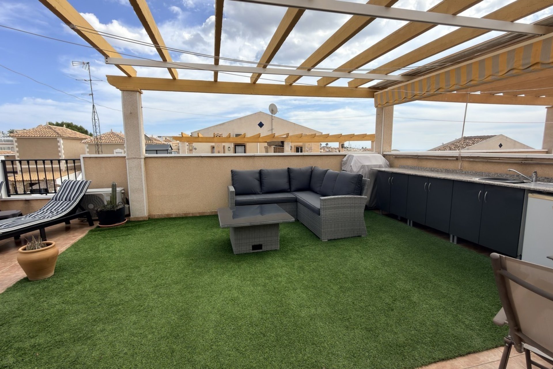 Wiederverkauf - Villa / Doppelhaushälfte -
Villamartin - Costa Blanca