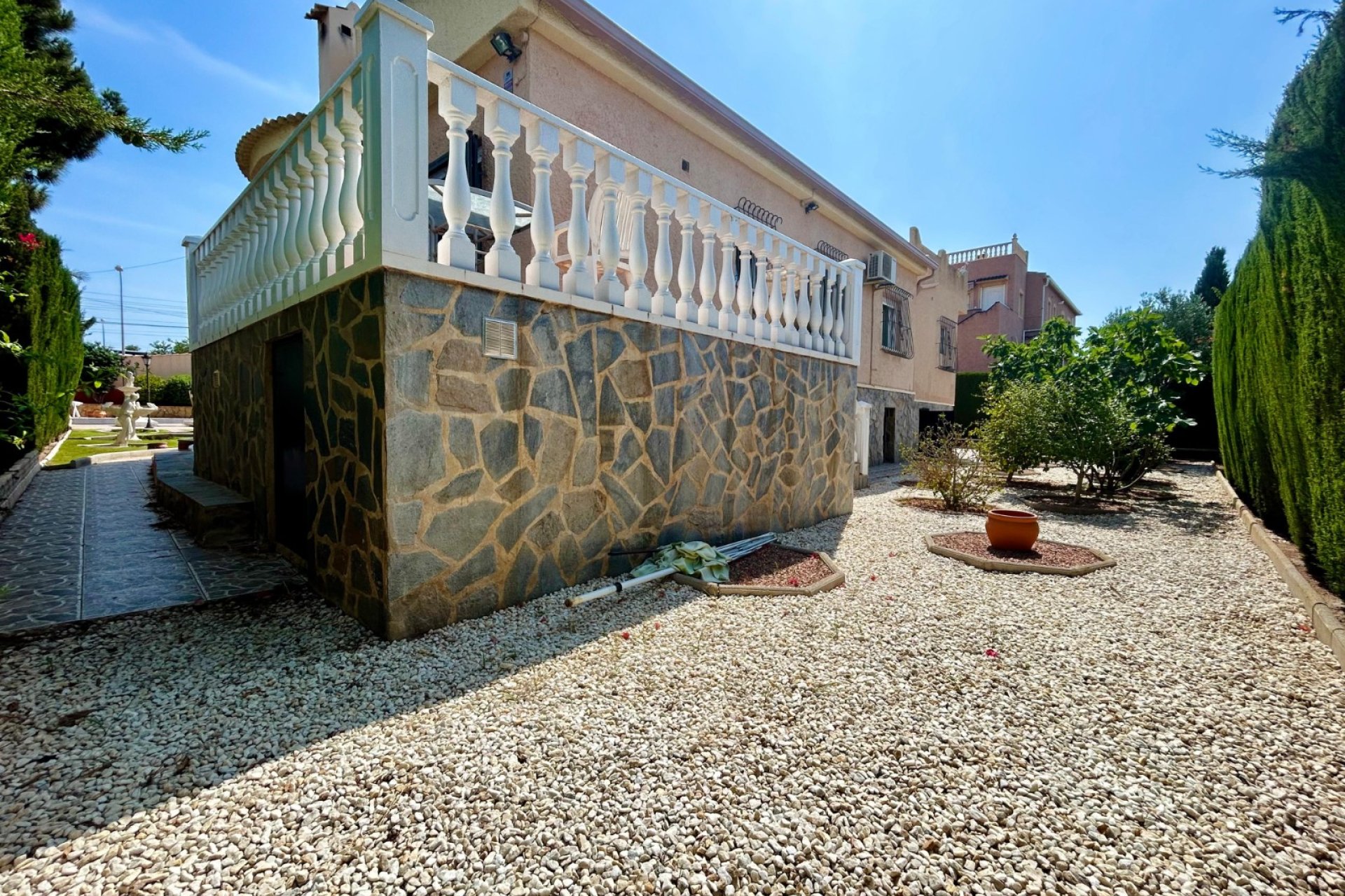 Wiederverkauf - Villa -
El Chaparral - Inland