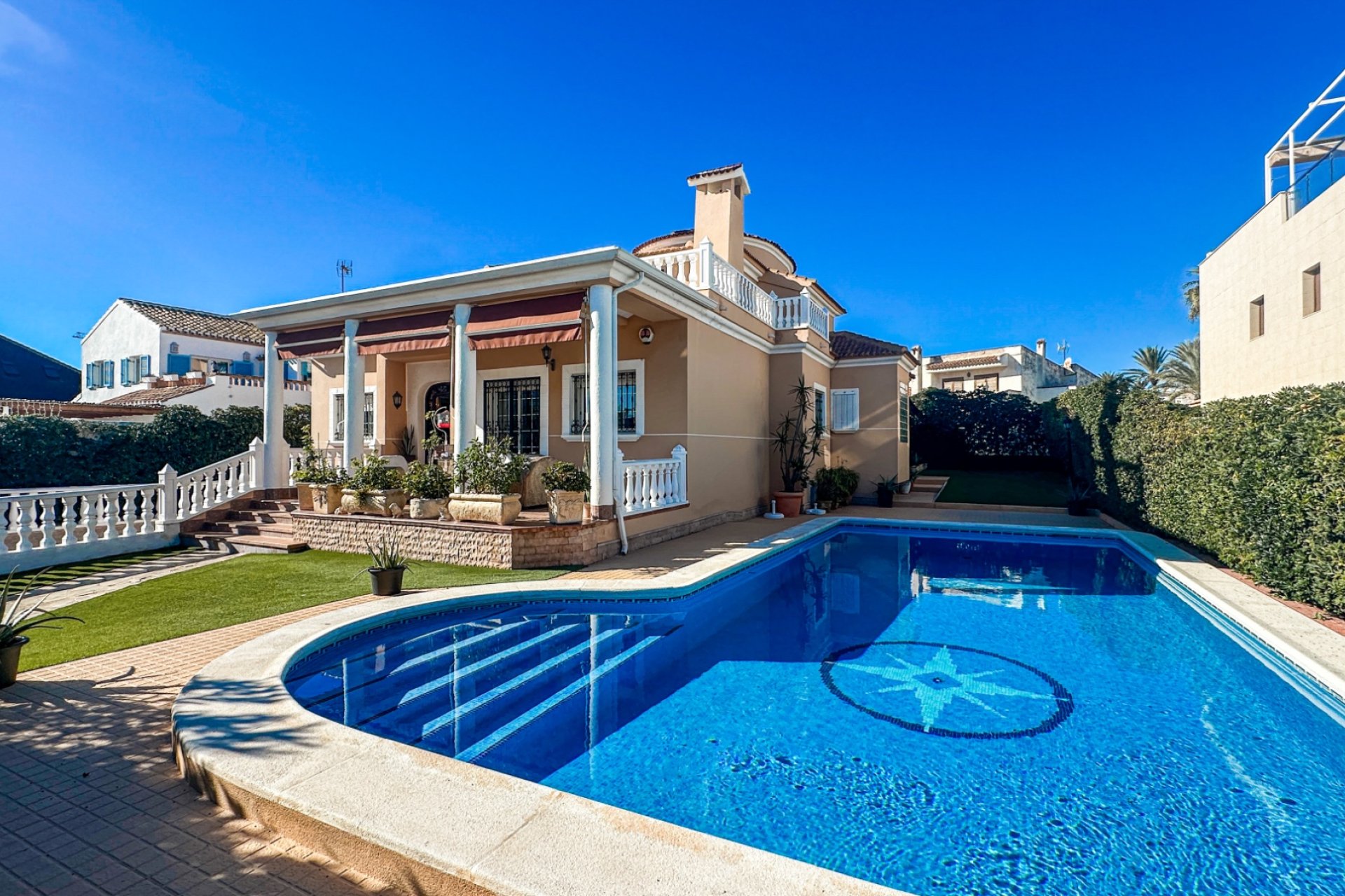 Wiederverkauf - Villa -
La Mata - Costa Blanca