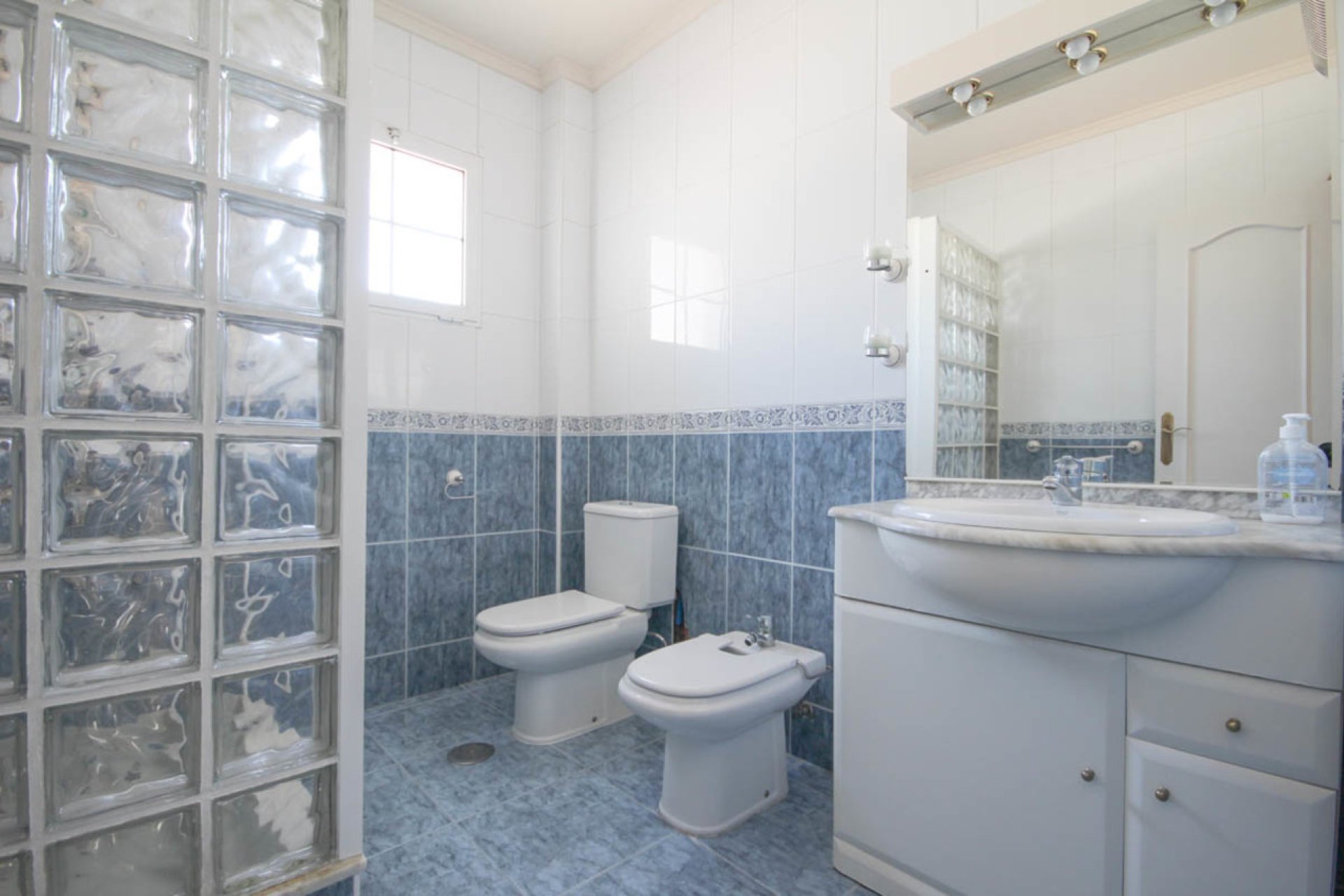 Wiederverkauf - Villa -
La Zenia - Costa Blanca
