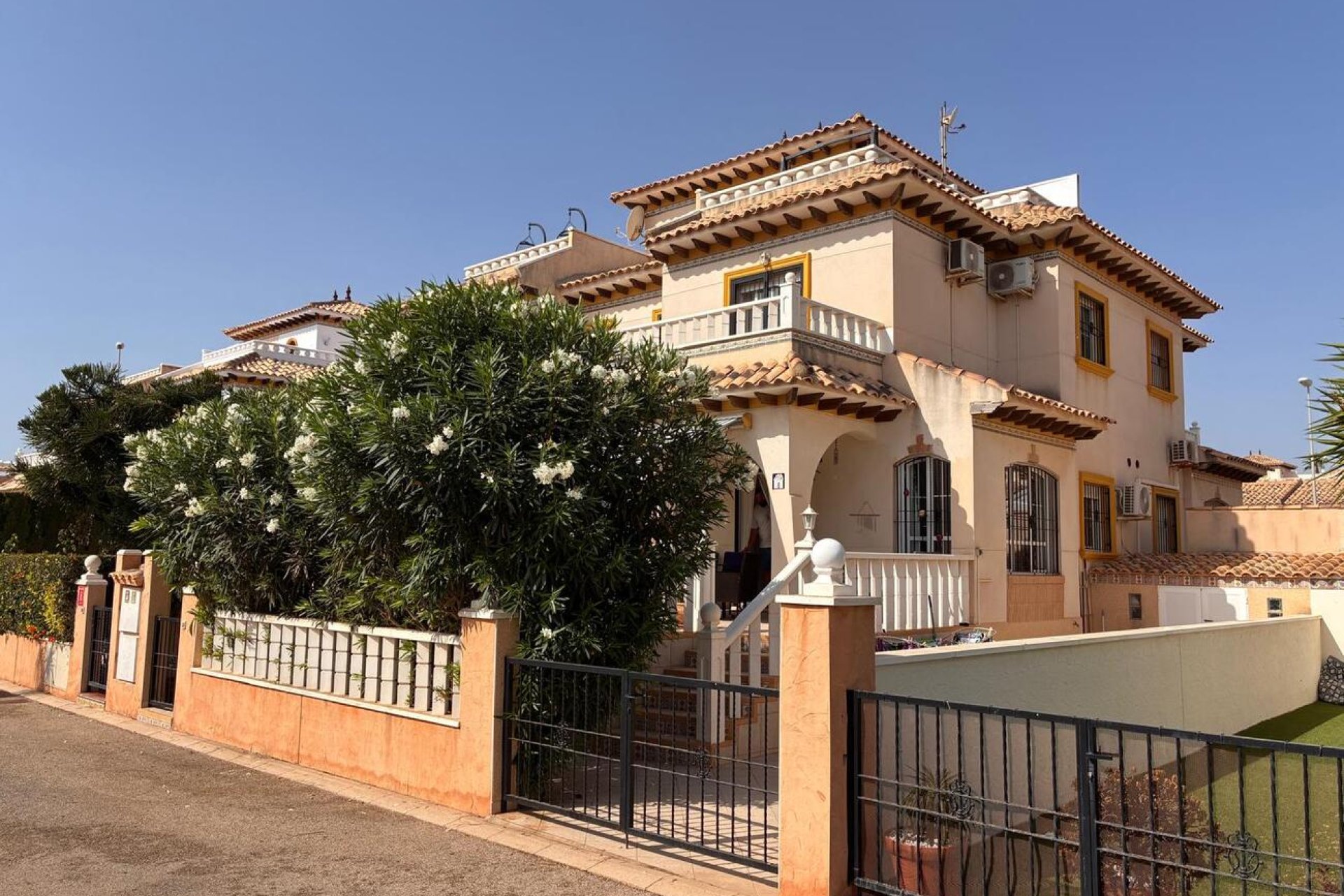 Wiederverkauf - Villa -
Lomas de Caboroig - Costa Blanca