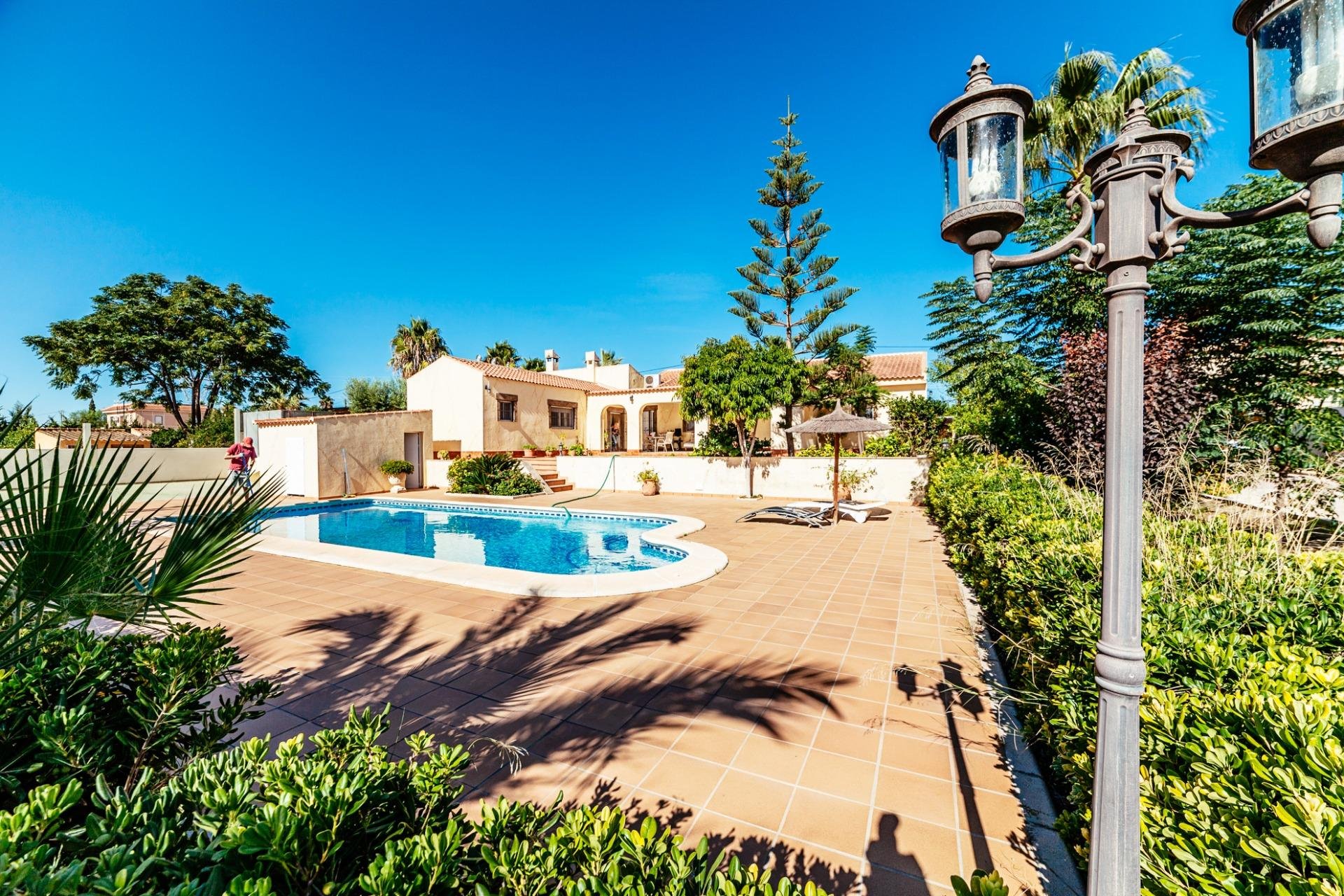 Wiederverkauf - Villa -
Los Montesinos - Montesinos  Los