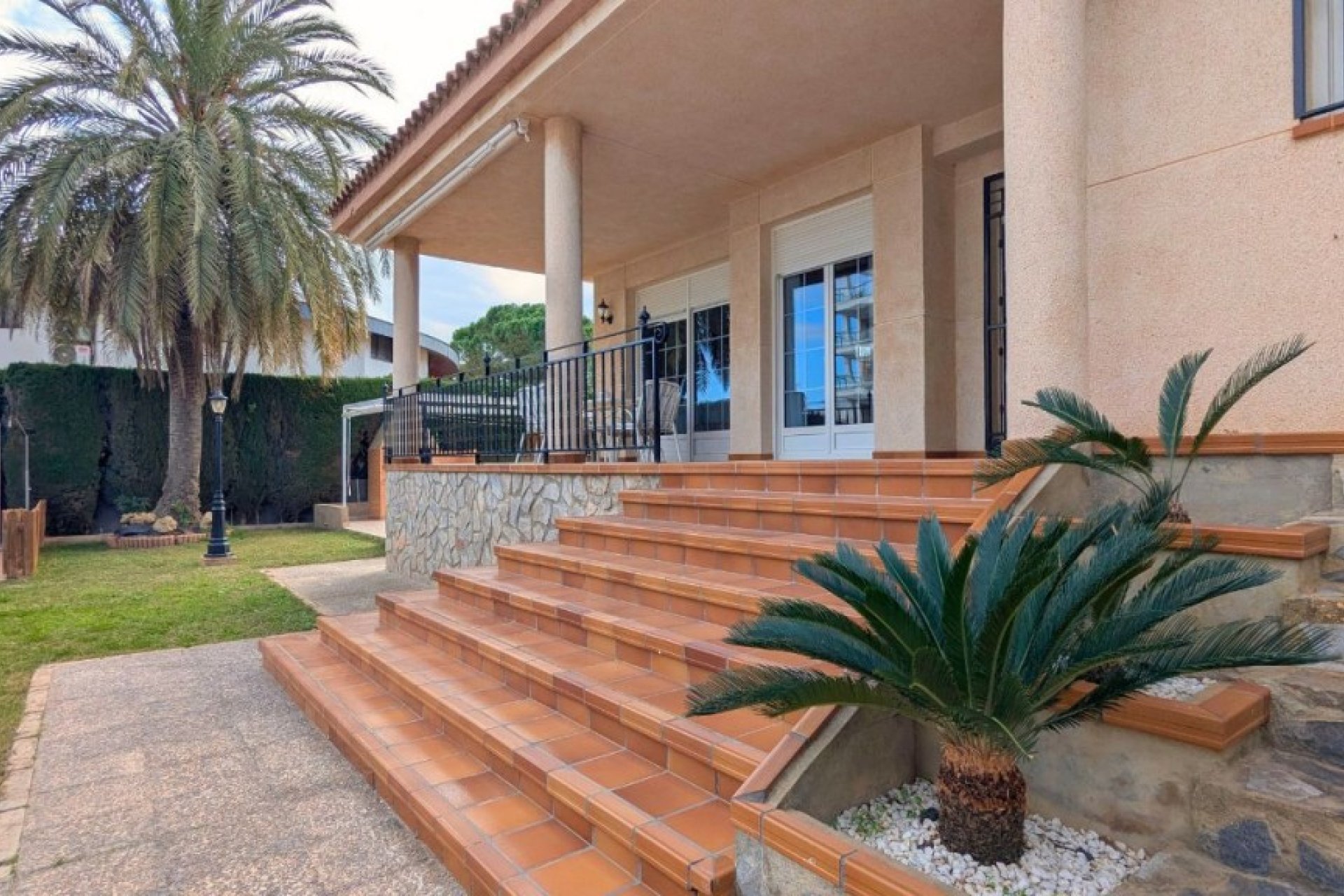 Wiederverkauf - Villa -
Mil Palmeras - Costa Blanca