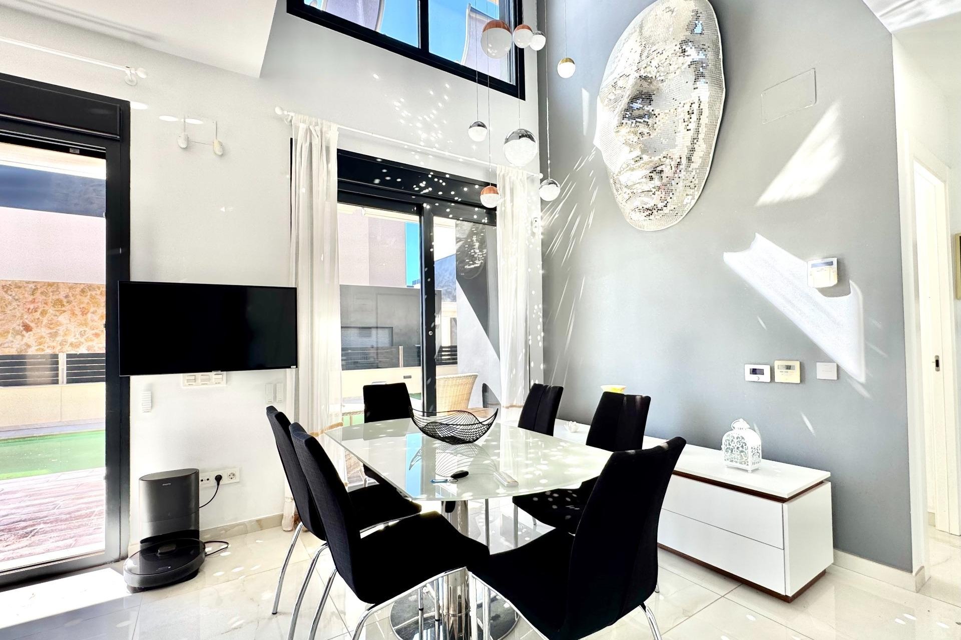 Wiederverkauf - Villa -
Orihuela Costa - Lomas de Cabo Roig