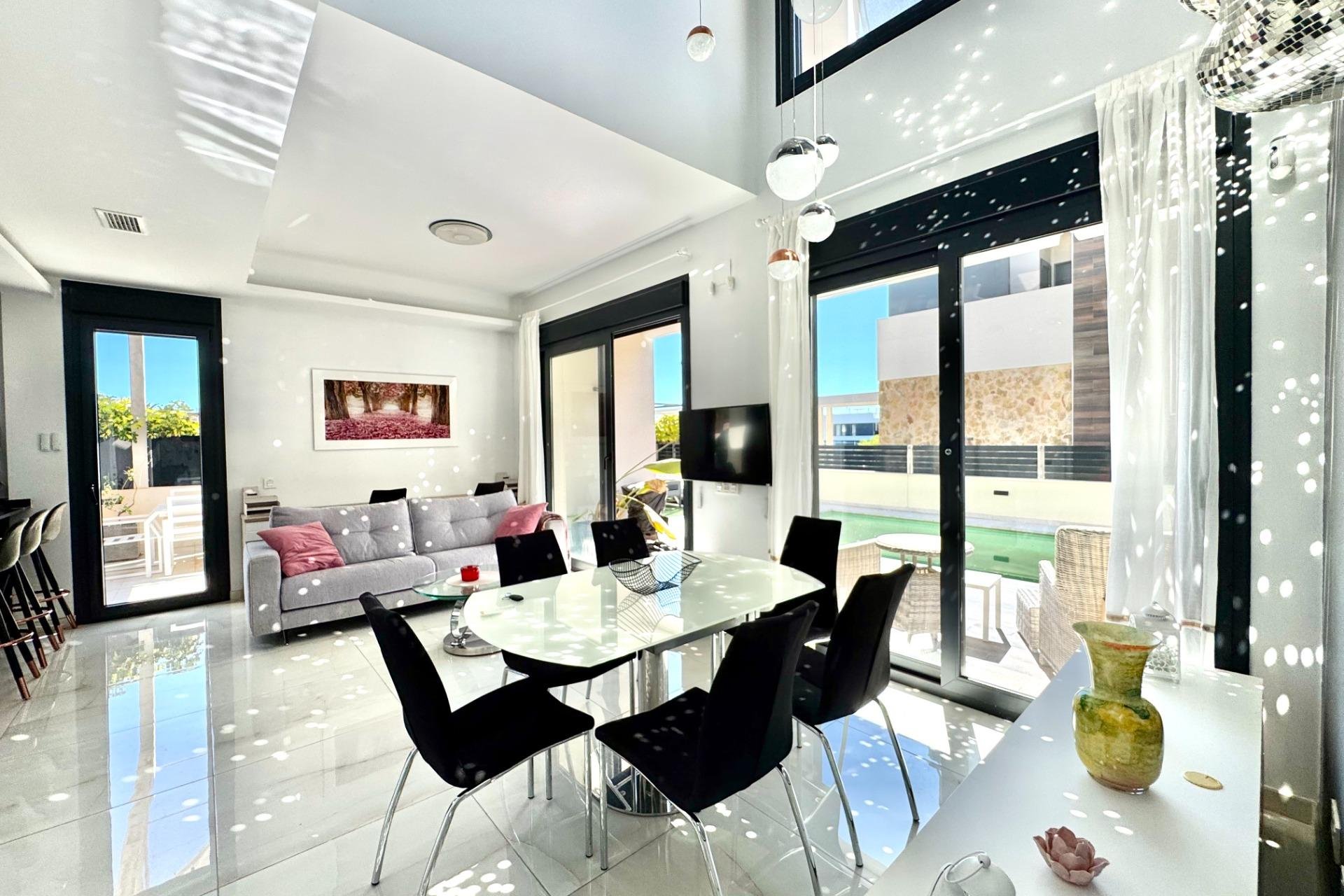 Wiederverkauf - Villa -
Orihuela Costa - Lomas de Cabo Roig