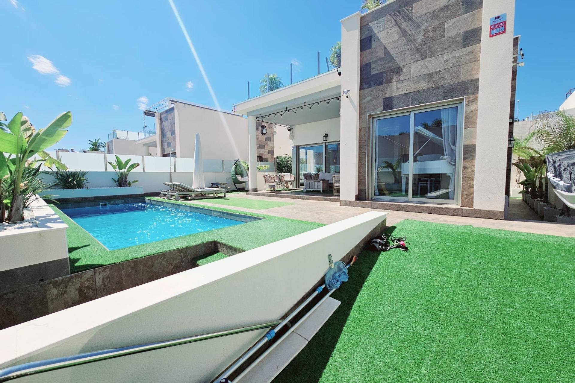 Wiederverkauf - Villa -
Orihuela Costa - Villamartín-las Filipinas