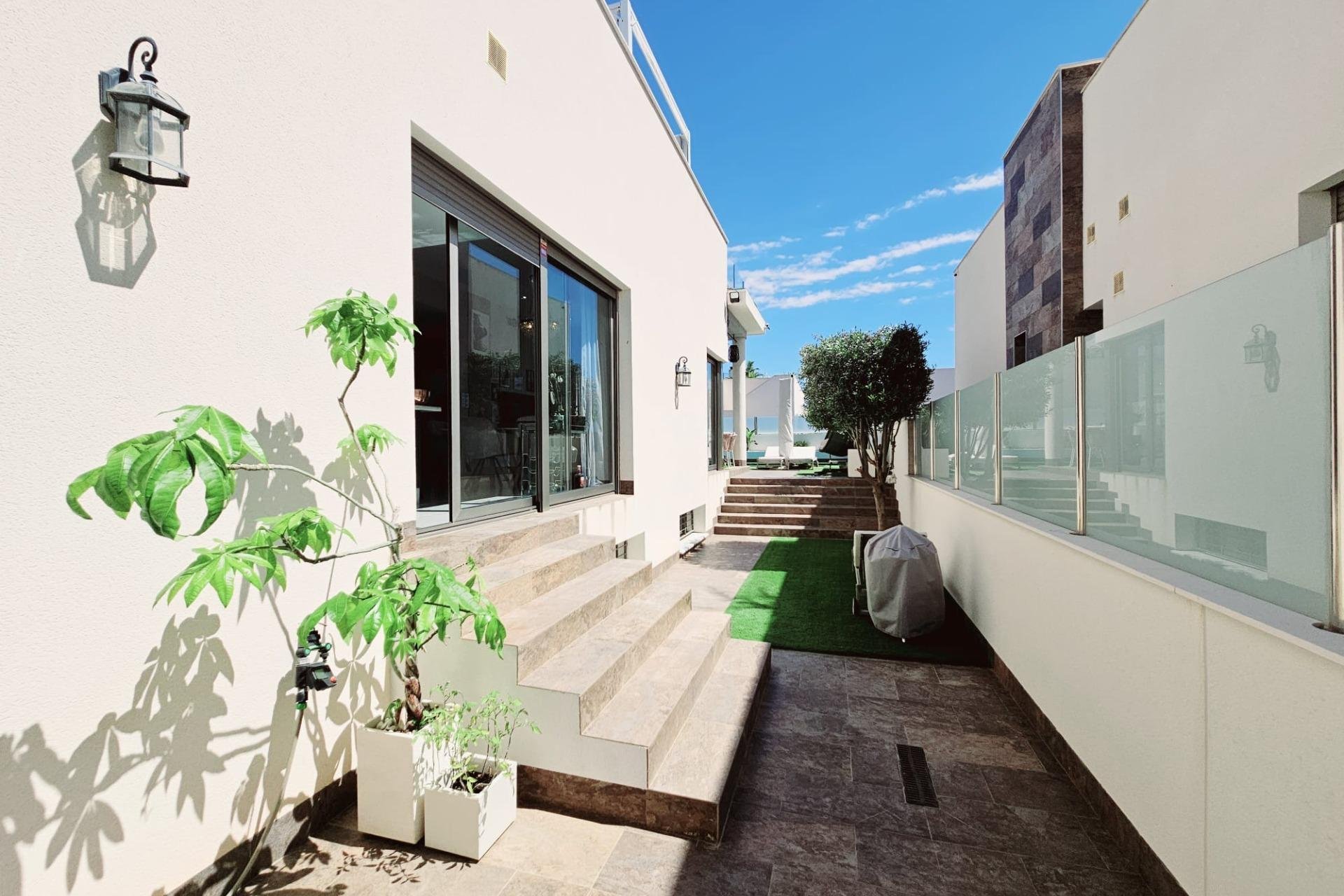 Wiederverkauf - Villa -
Orihuela Costa - Villamartín-las Filipinas