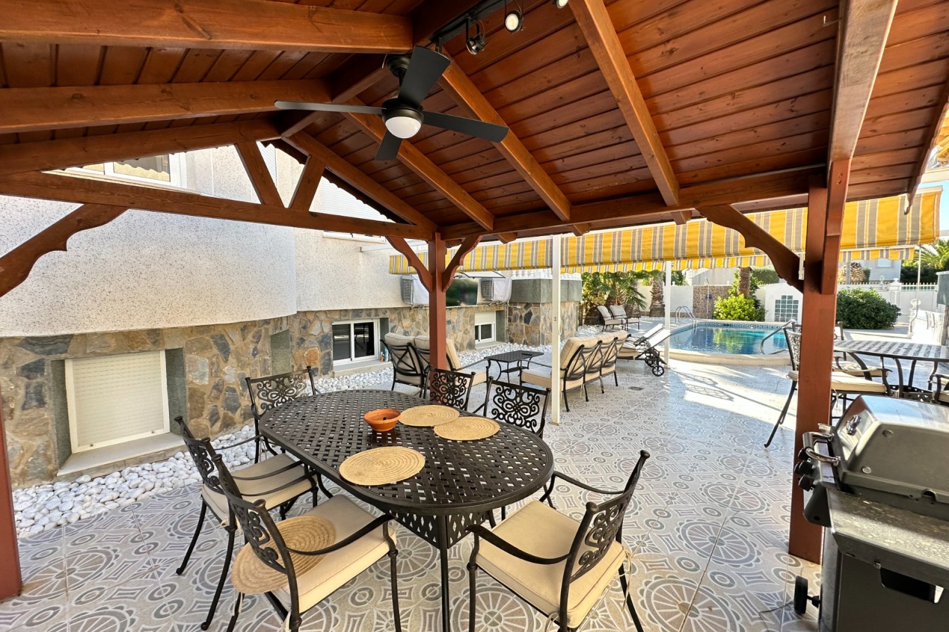 Wiederverkauf - Villa -
Orihuela - Inland