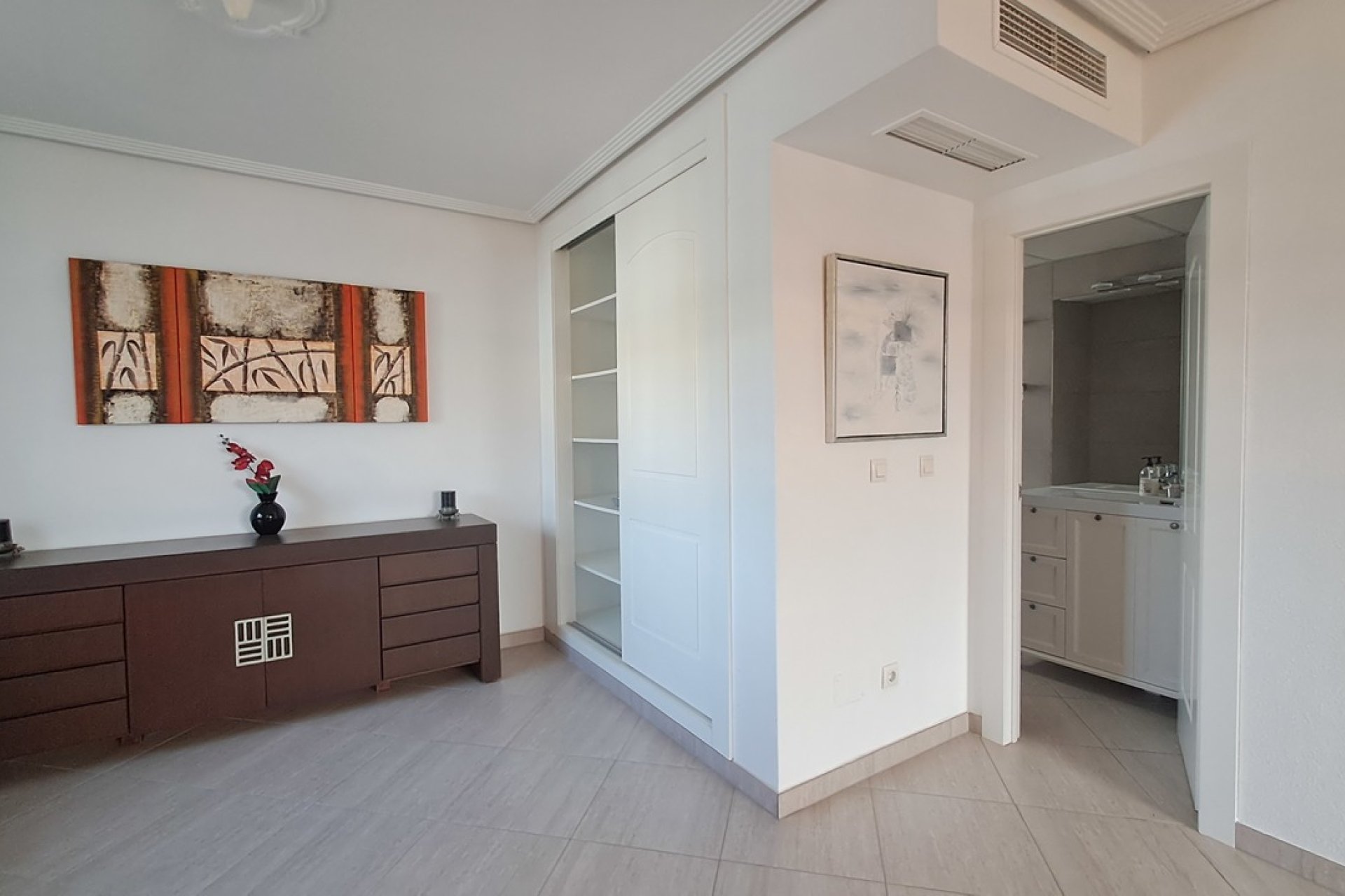 Wiederverkauf - Villa -
Punta Prima - Costa Blanca
