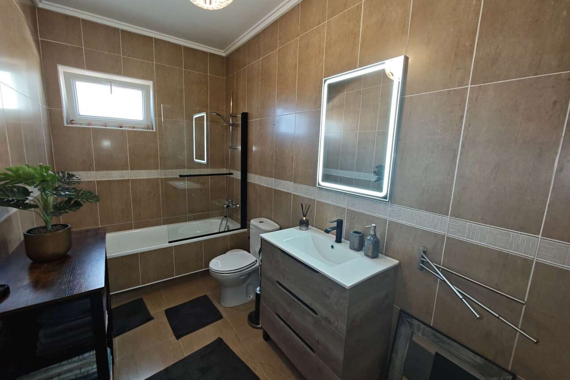 Wiederverkauf - Villa -
Sax - Inland