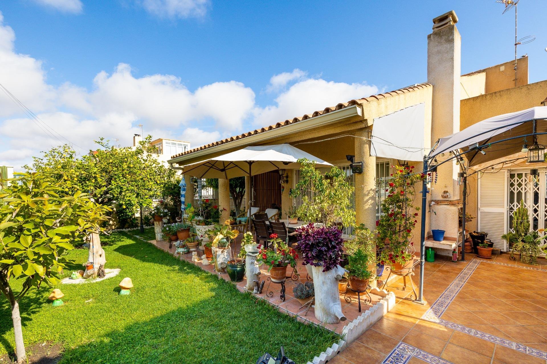 Wiederverkauf - Villa -
Torrevieja - Aguas Nuevas