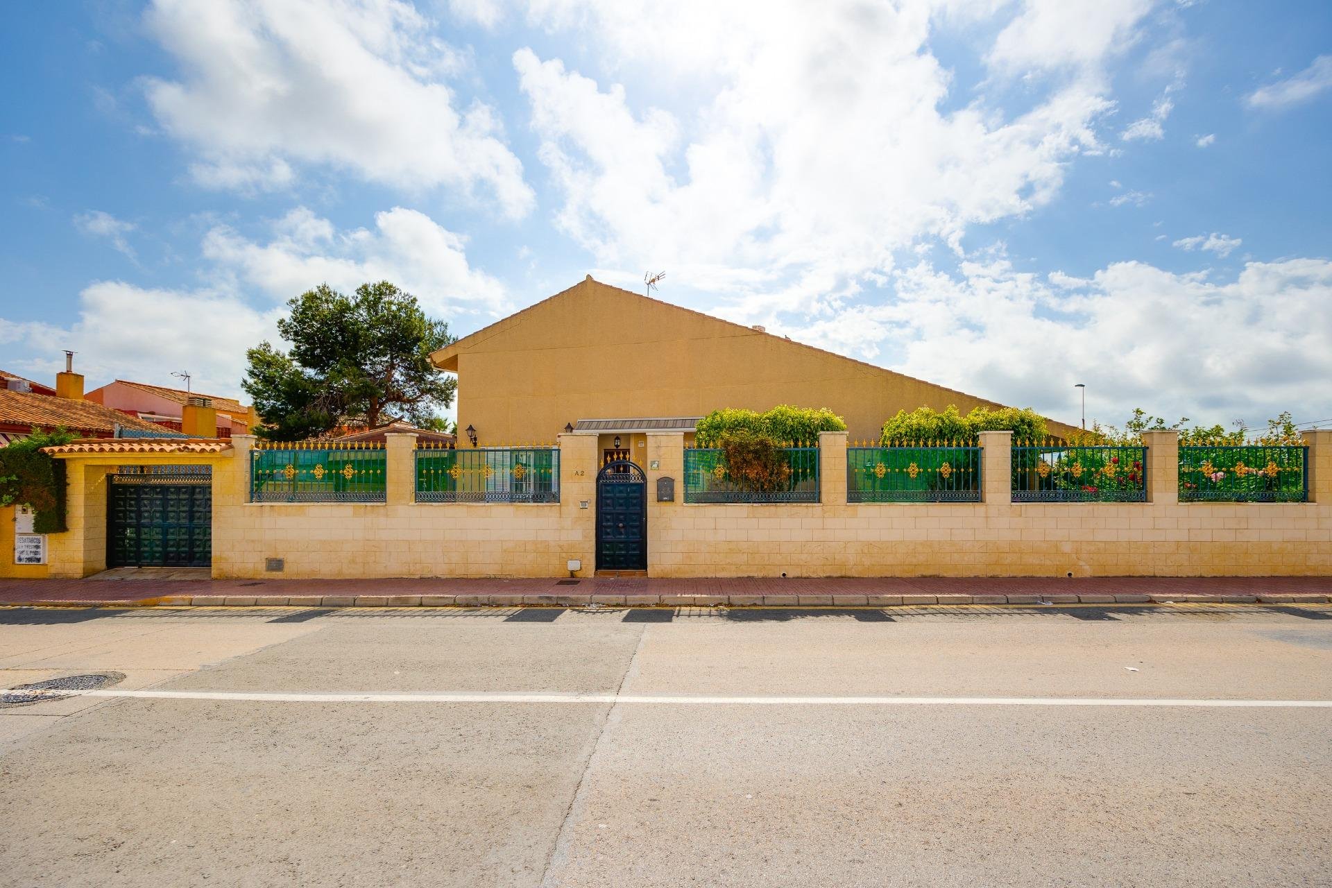 Wiederverkauf - Villa -
Torrevieja - Aguas Nuevas
