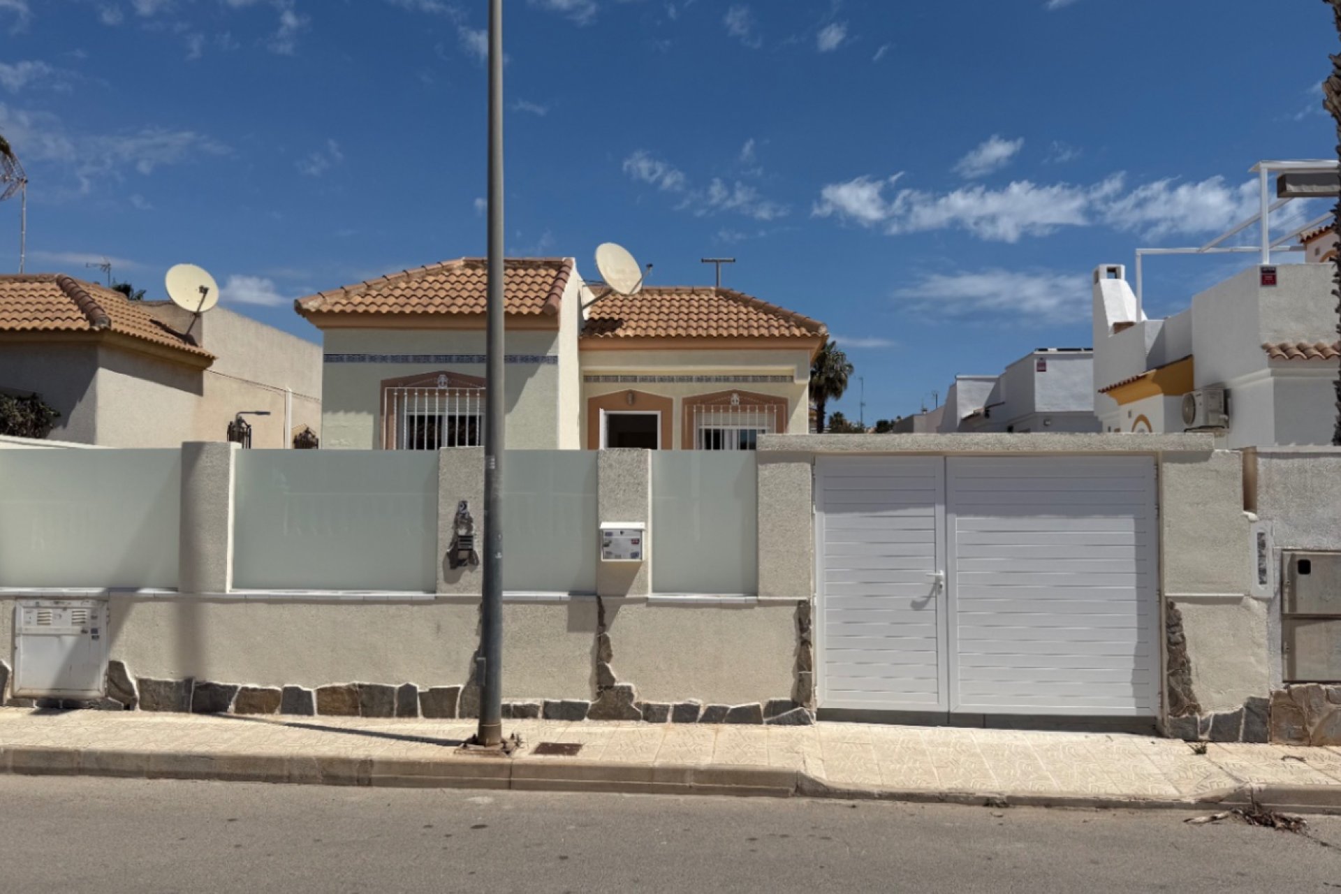 Wiederverkauf - Villa -
Torrevieja - Costa Blanca