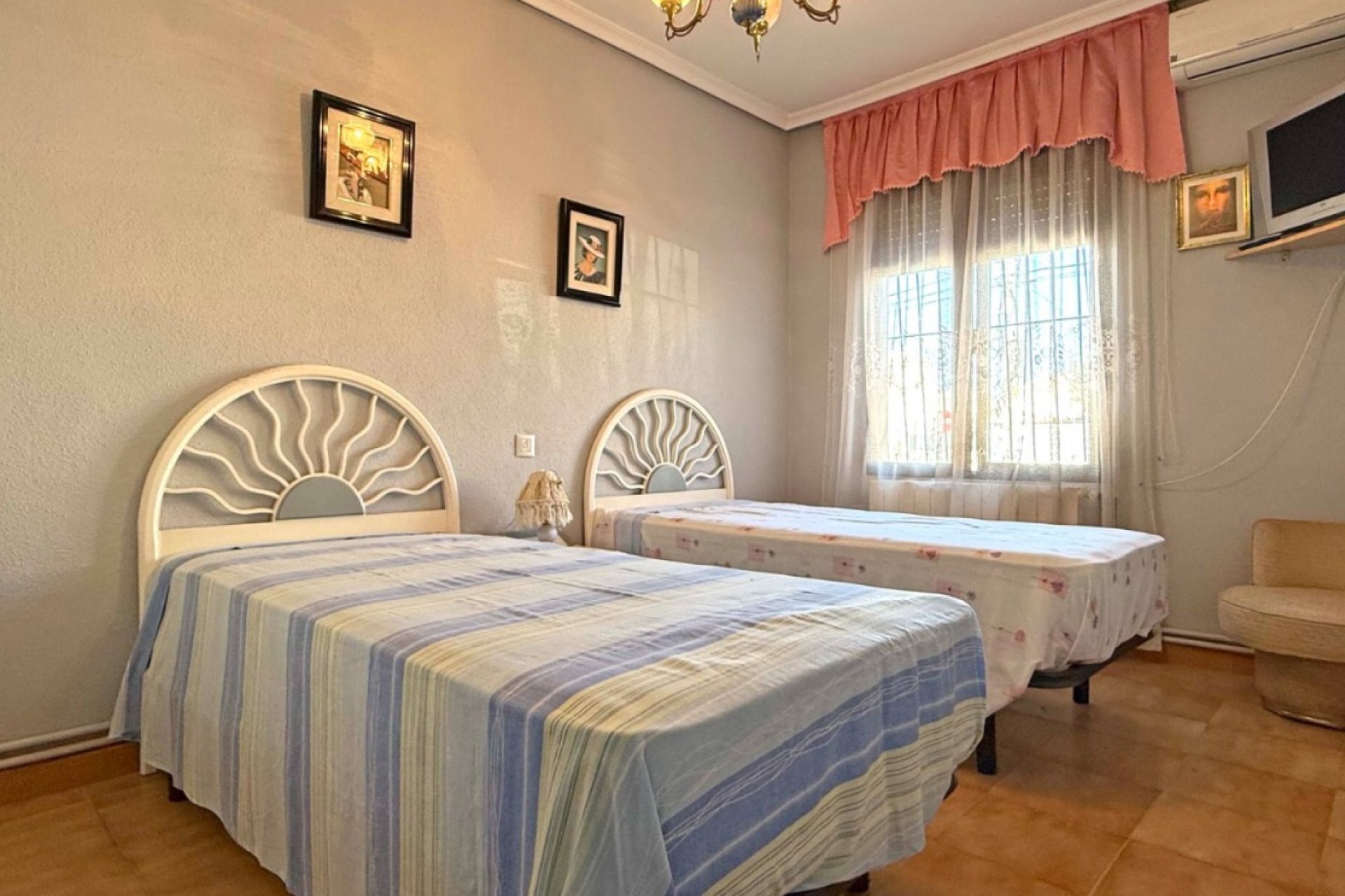 Wiederverkauf - Villa -
Torrevieja - Costa Blanca