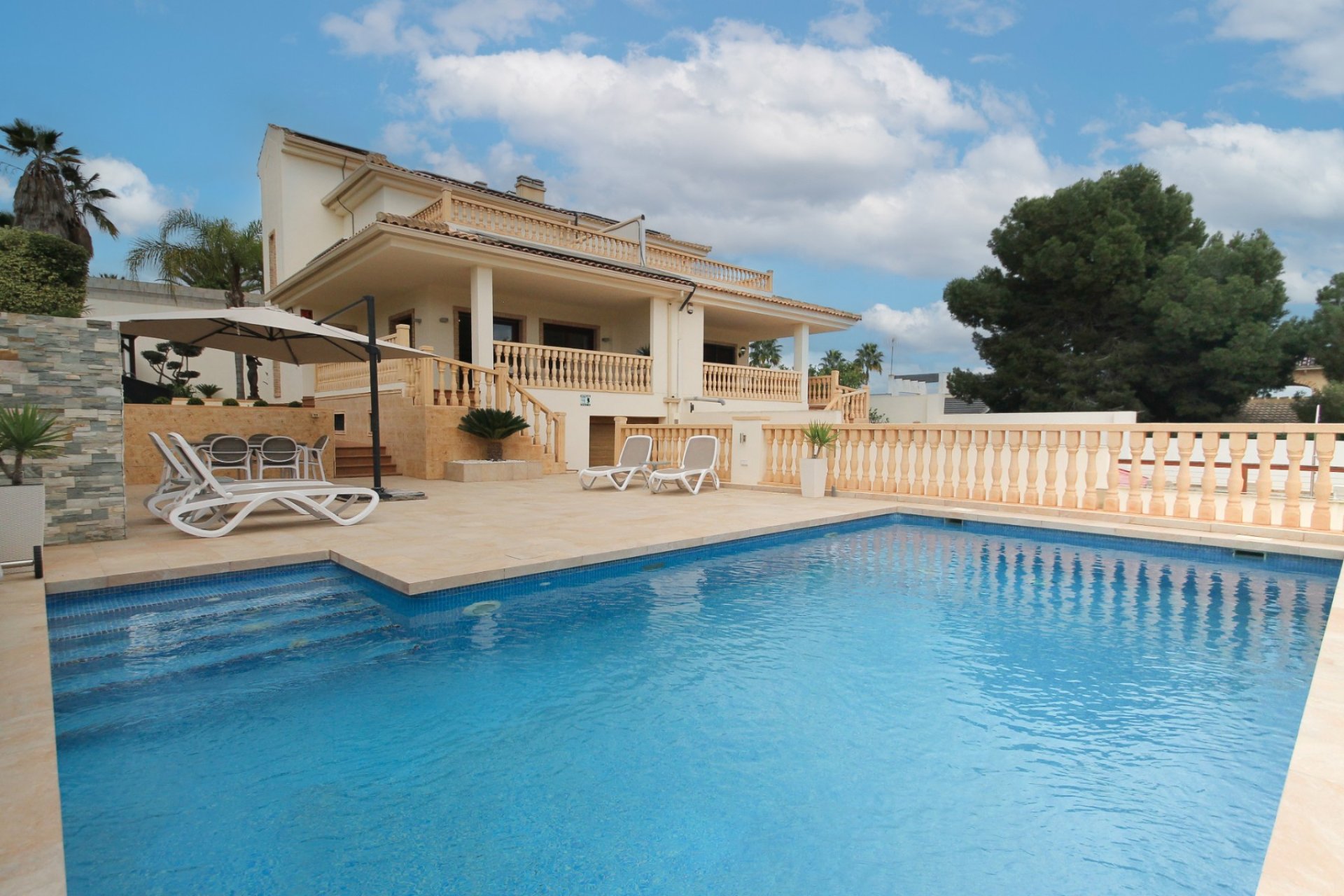 Wiederverkauf - Villa -
Torrevieja - Costa Blanca