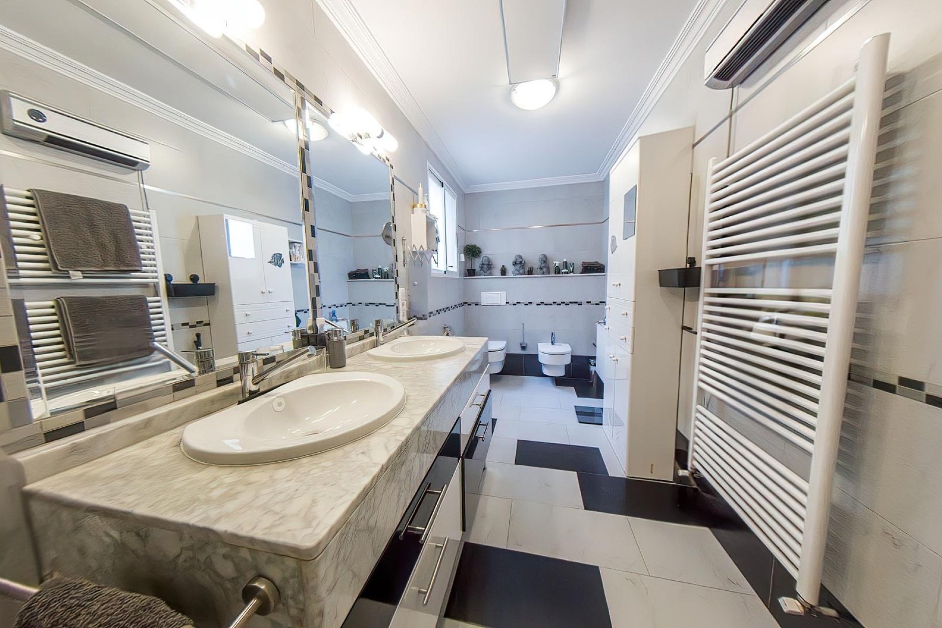 Wiederverkauf - Villa -
Torrevieja - Costa Blanca