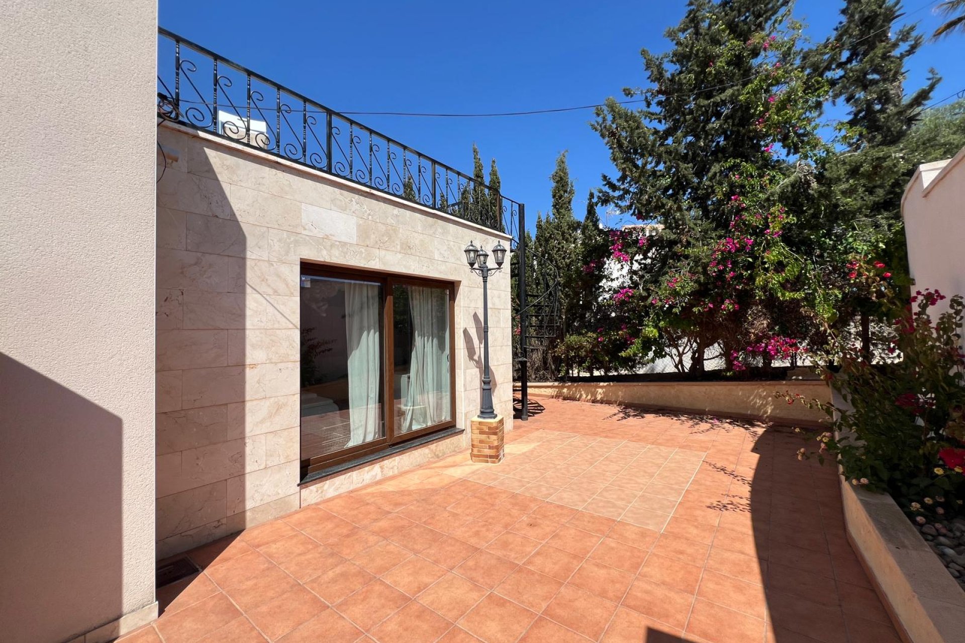 Wiederverkauf - Villa -
Torrevieja - Costa Blanca