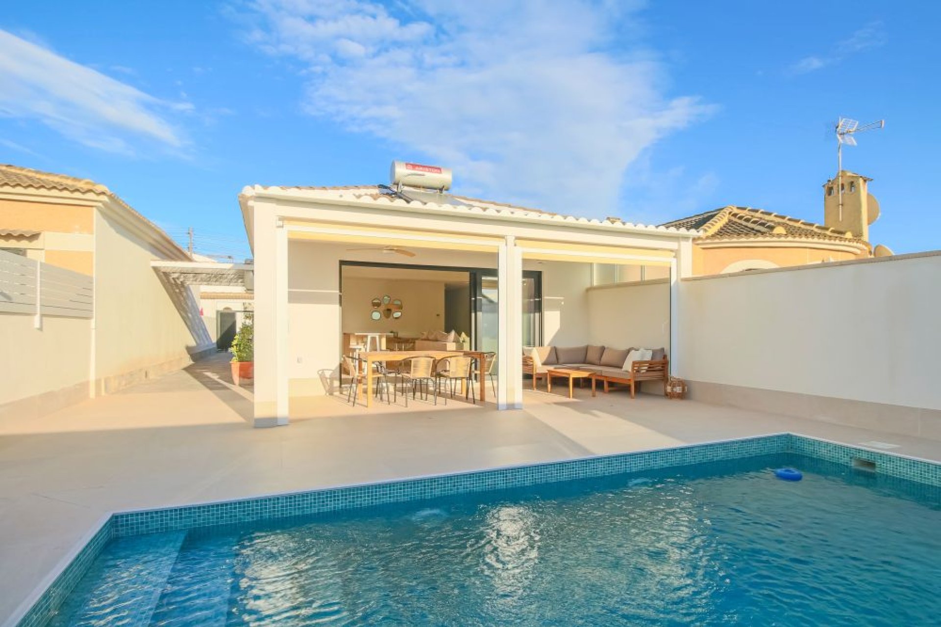 Wiederverkauf - Villa -
Torrevieja - Costa Blanca