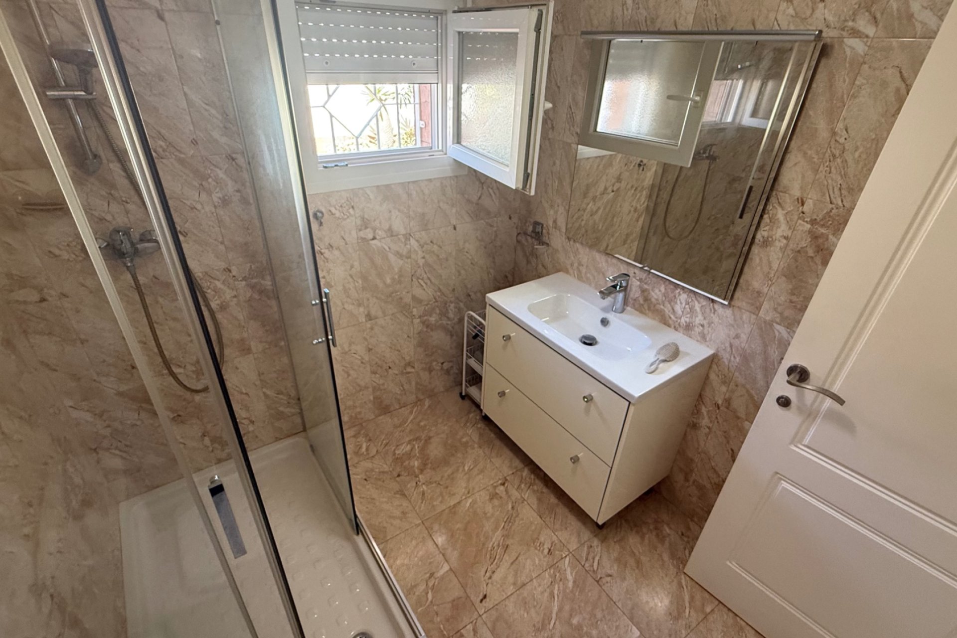 Wiederverkauf - Villa -
Torrevieja - Costa Blanca