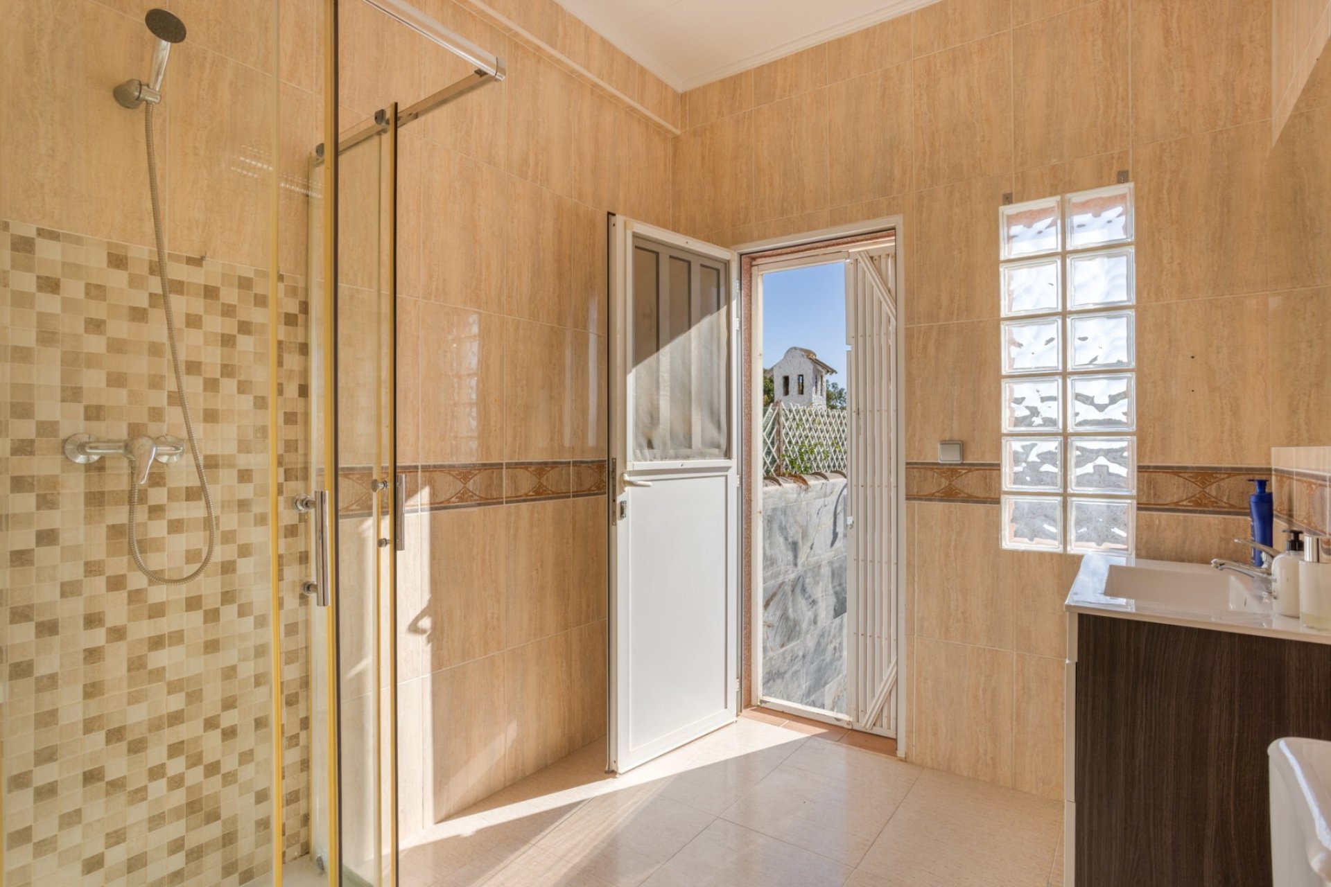 Wiederverkauf - Villa -
Torrevieja - Costa Blanca