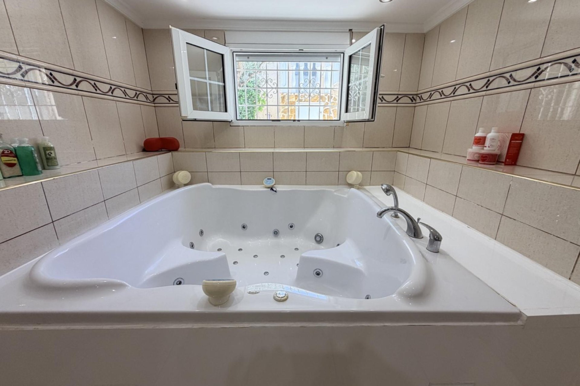 Wiederverkauf - Villa -
Torrevieja - Costa Blanca
